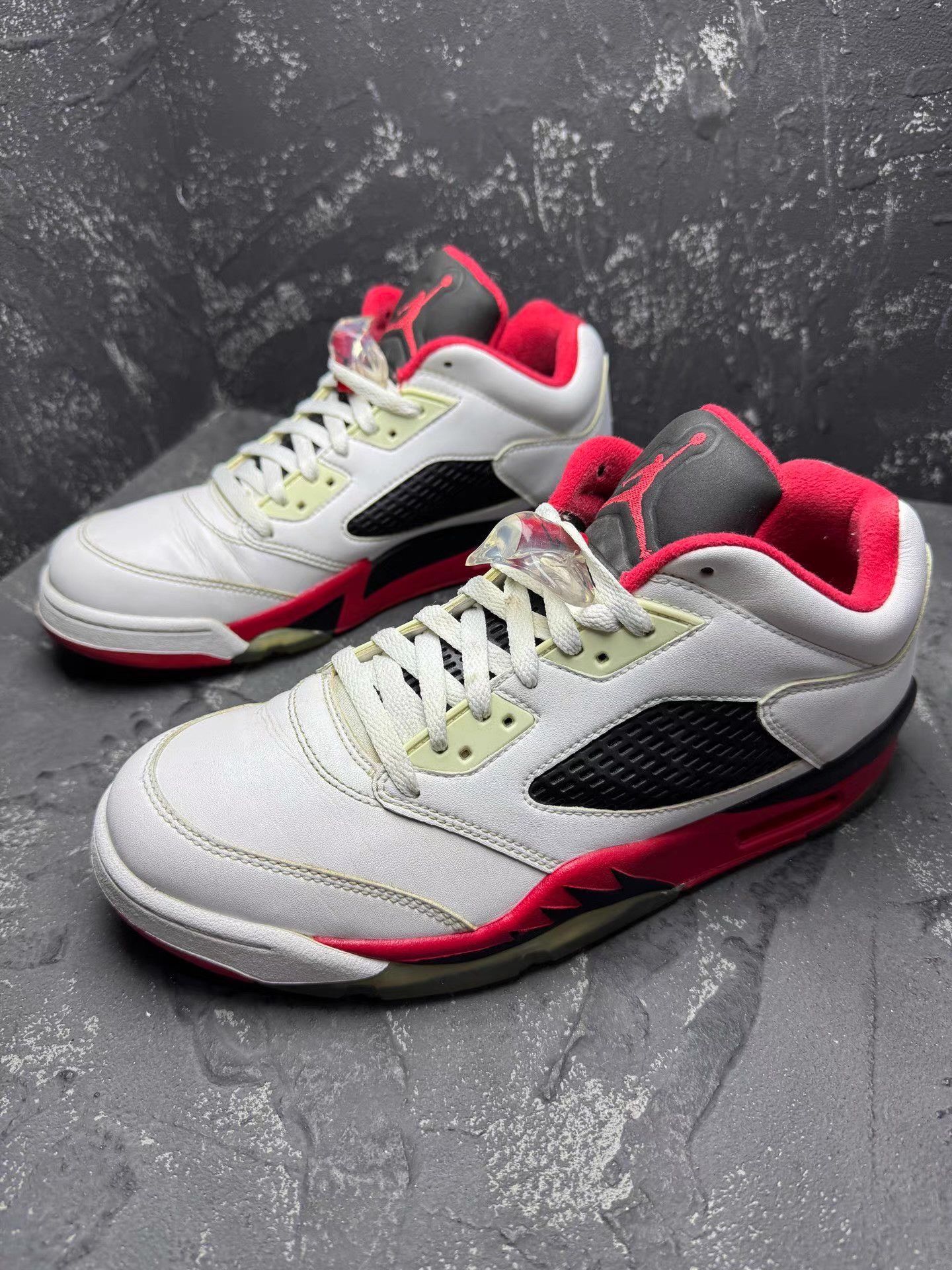 Nike Nike Air Jordan 5 White & Red Rukawa Q10 Size US 9.5 / EU 42-43 - 1 Thumbnail