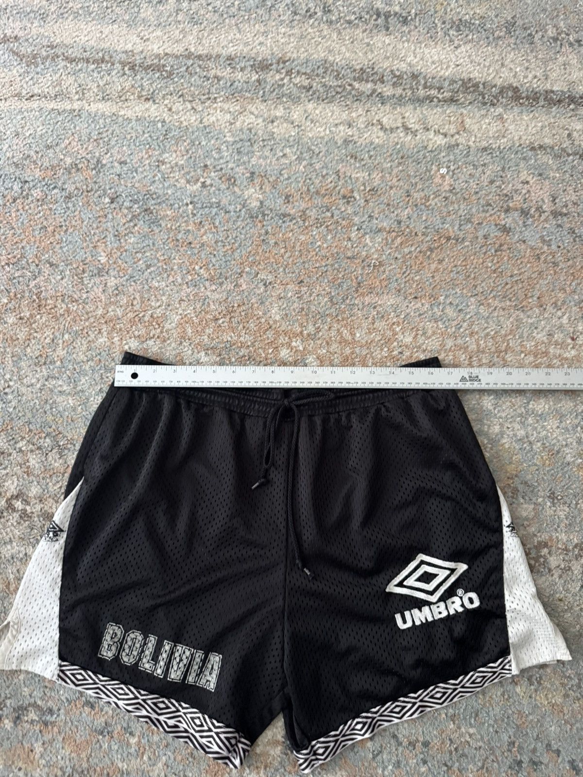 Umbro VTG Umbro BOLIVIA Soccer Shorts Black LRG Pro Training RARE Size US 34 / EU 50 - 6 Thumbnail