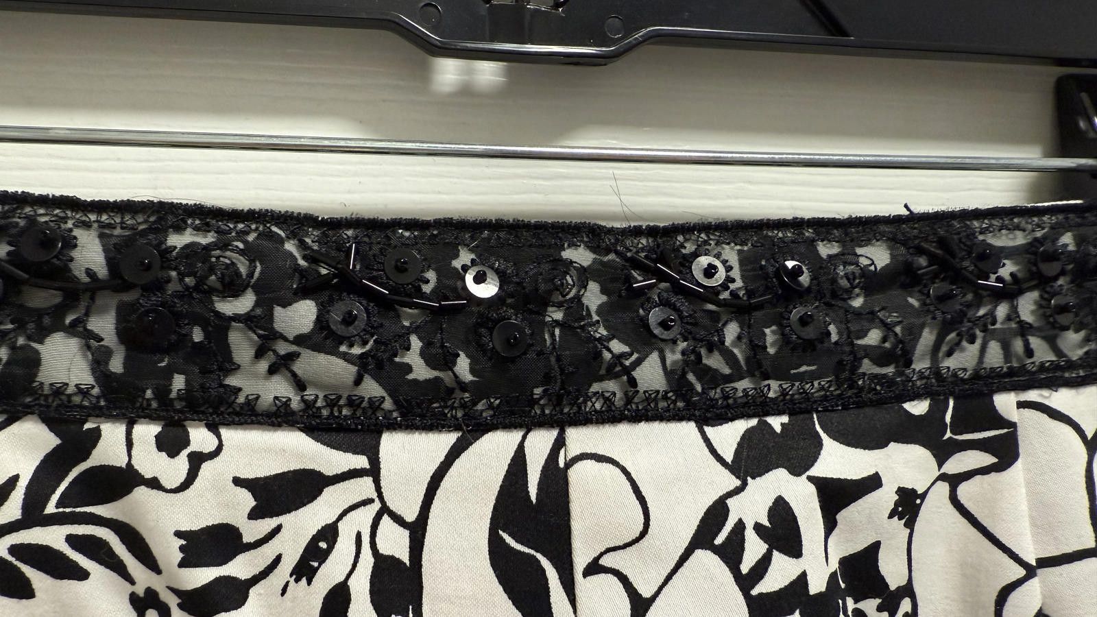 Industry of All Nations Elegant Black & White Floral Print Skirt Size 30" / US 8 / IT 44 - 3 Thumbnail