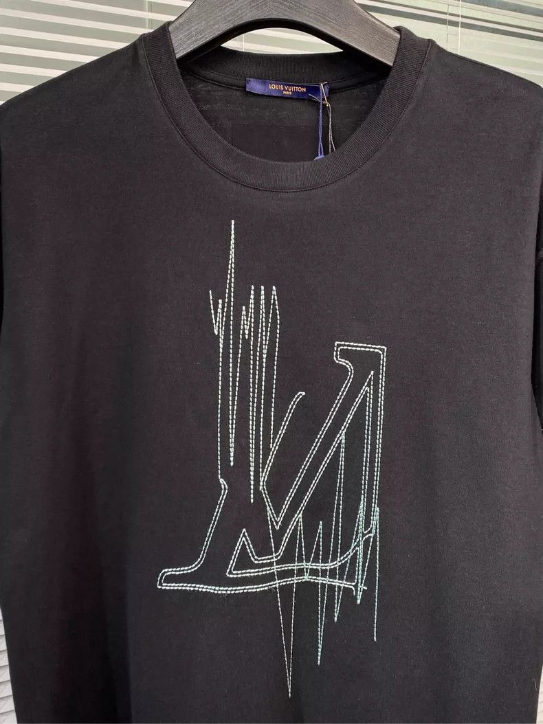 Louis Vuitton LOUIS VUITTON Fringed embroidered logo short sleeves 2504-N Size US L / EU 52-54 / 3 - 3 Thumbnail