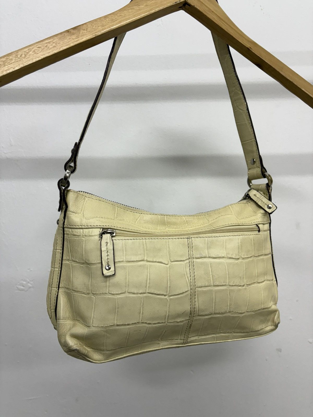 Genuine Leather Vintage Tignanello Ivory Green Leather Bag Y2k Diesel style Size ONE SIZE - 7 Thumbnail