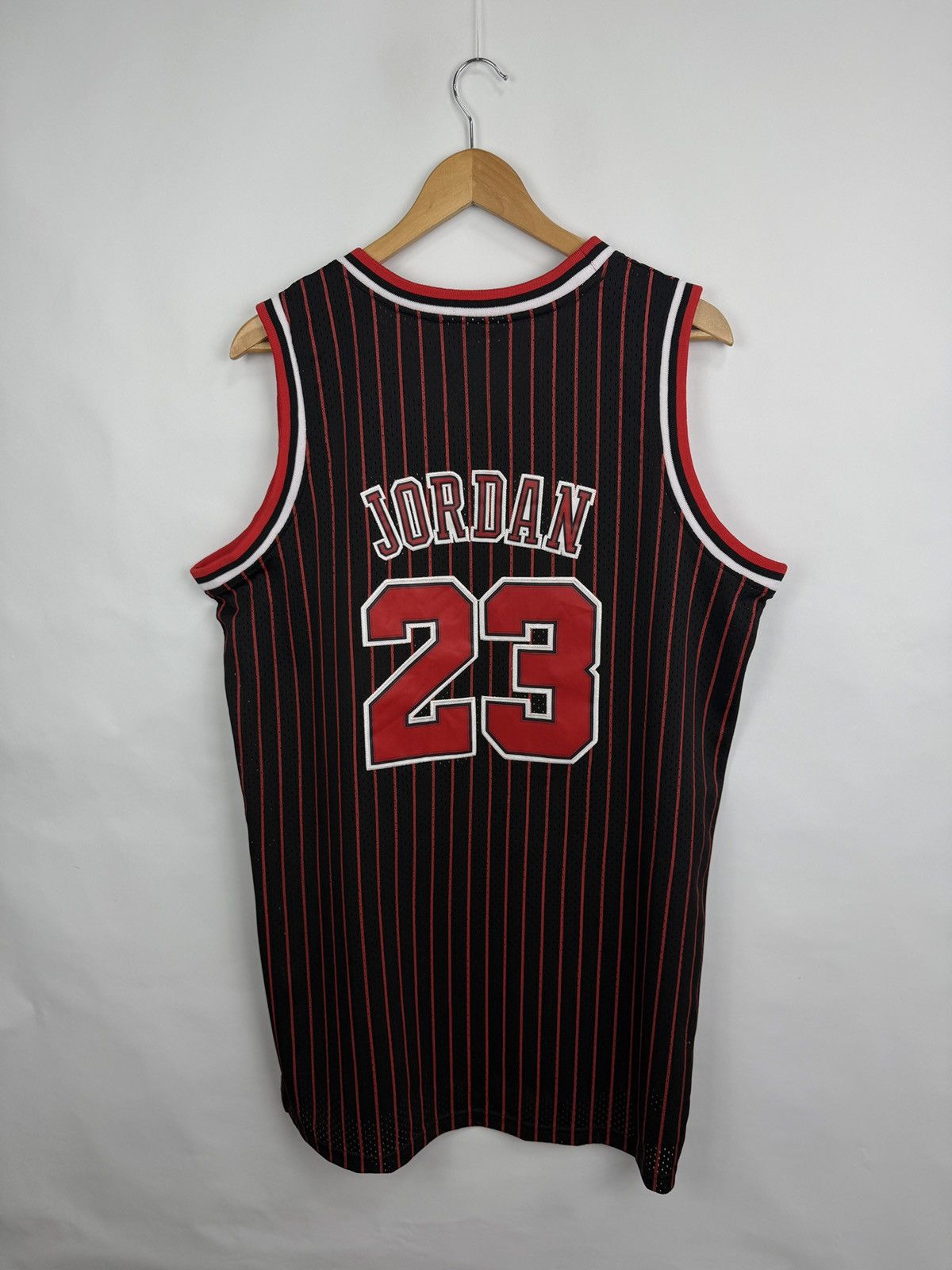 Mitchell & Ness 🇺🇸 Jordan 23 Chicago Bulls Mitchell & Ness Hardwood Classics Size US XL / EU 56 / 4 - 8 Thumbnail