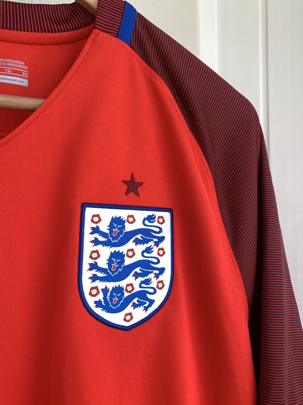 Nike Nike England 2016-2017 Away Shirt Soccer Jersey Size XL Size US XL / EU 56 / 4 - 4 Thumbnail