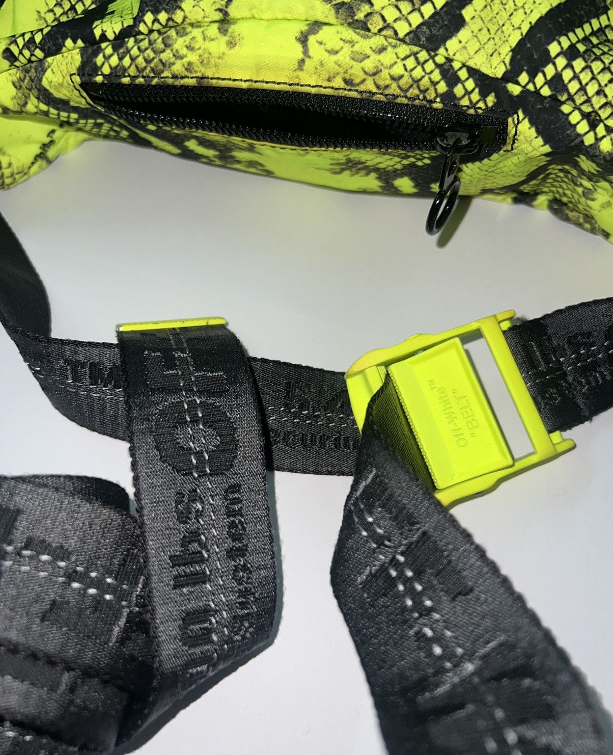 Off-White × Virgil Abloh Off-White Neon Green Black Python Print Belt Bag Virgil Size ONE SIZE - 5 Thumbnail