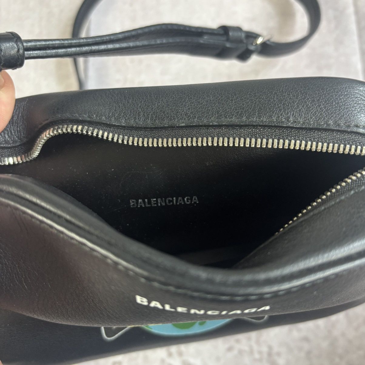 Balenciaga Balenciaga you are the world camera bag Size ONE SIZE - 4 Thumbnail