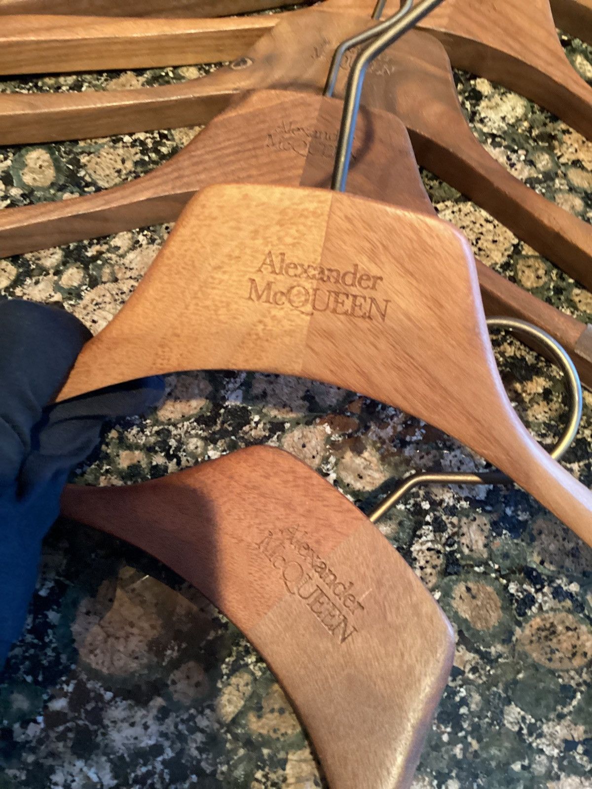 Alexander McQueen Alexander McQueen wooden hangers Size ONE SIZE - 5 Thumbnail