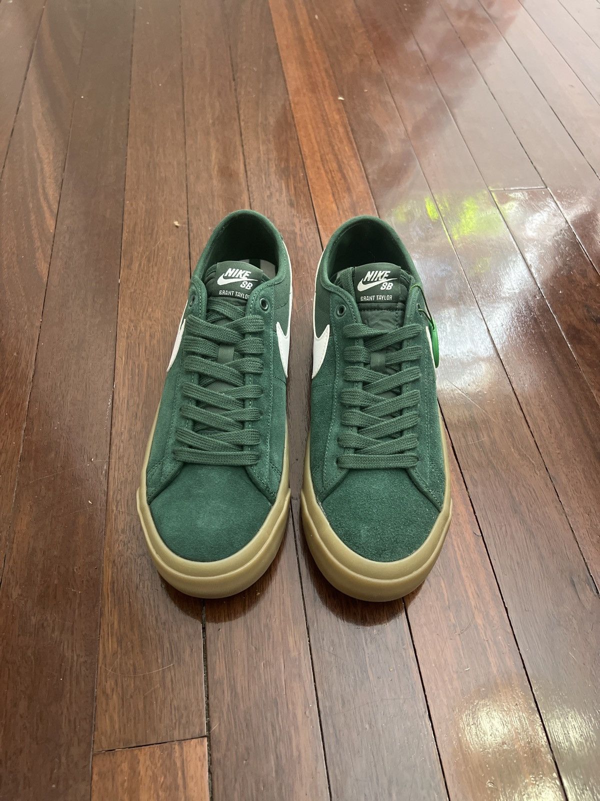 image of Nike Sb Zoom Blazer Low Pro Gt Qs Shoes in Green, Men's (Size 9.5)