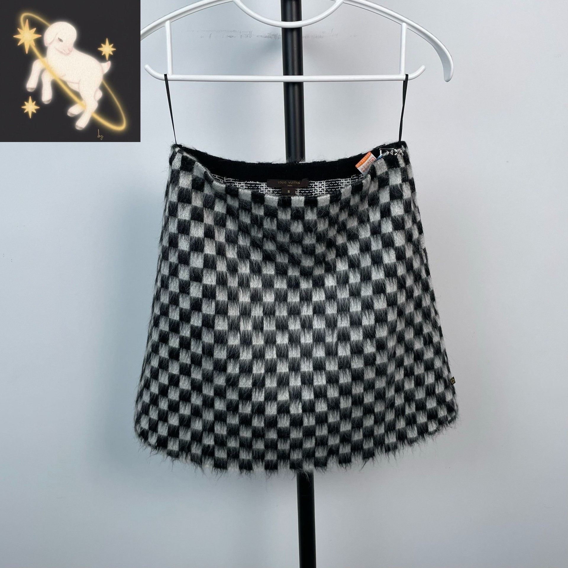 Louis Vuitton Louis Vuitton Black Skirt S Women Size 26" / US 2 / IT 38 - 1 Thumbnail
