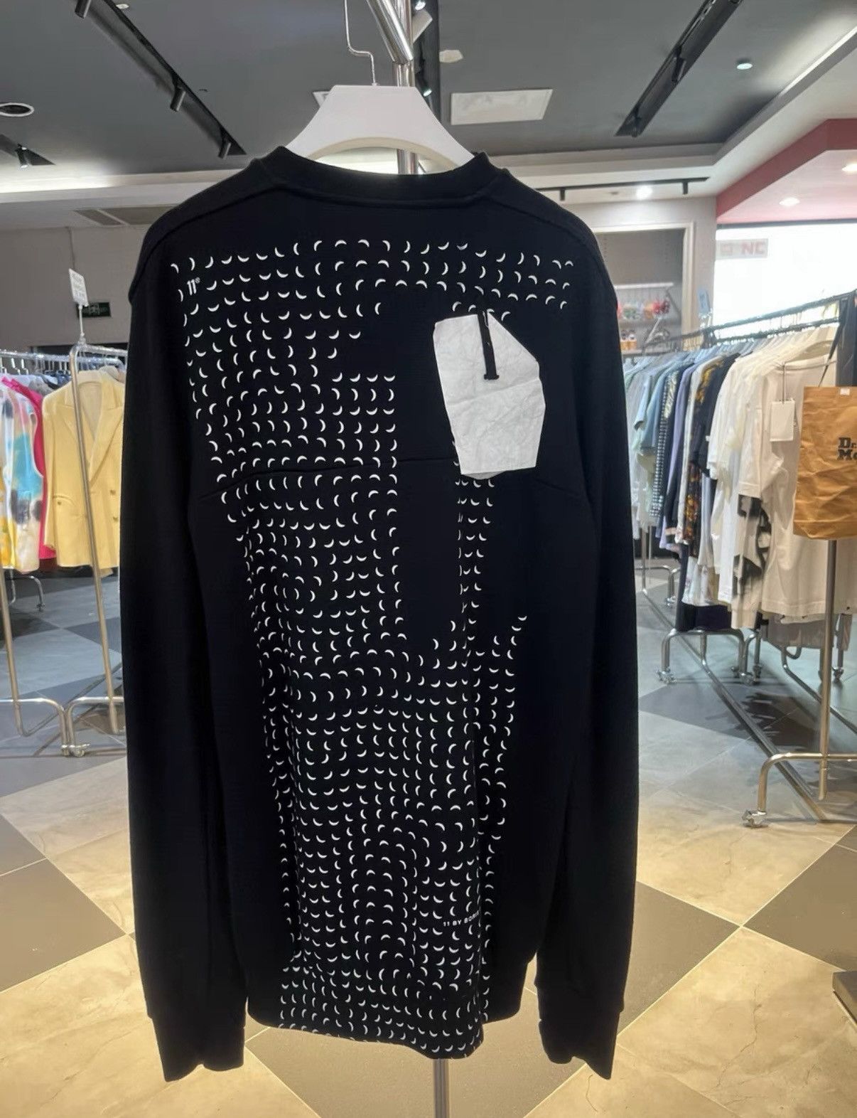 11 By Boris Bidjan Saberi 11 BY BORIS BIDJAN SABERI Black Long-Sleeve Crewneck Top Size US XS / EU 42 / 0 - 1 Thumbnail