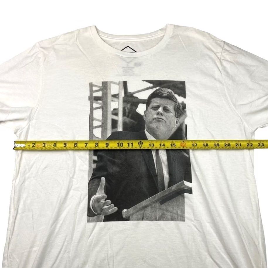Vintage Altru Apparel John F Kennedy Life Magazine Men's T-Shirt White XL Crew Neck Short Sleeve Graphic Print Vintage No Mens XL White USA Politics 1960s Size US XL / EU 56 / 4 - 5 Thumbnail