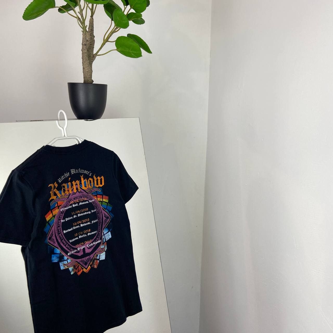 Band Tees Rainbow Vintage Rock Band Tour 2009 T-Shirt Size US S / EU 44-46 / 1 - 2 Thumbnail