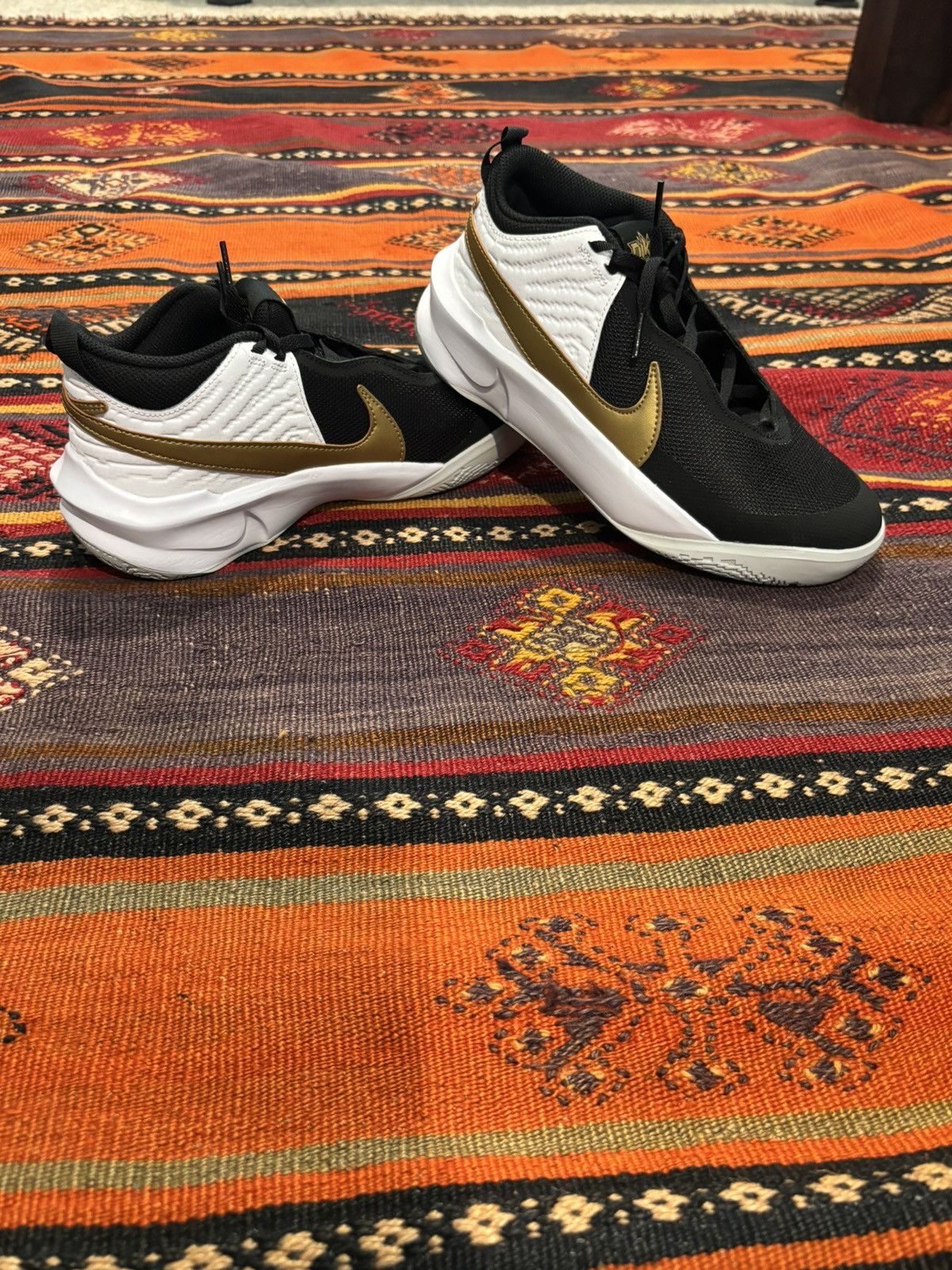 Nike Nike Team Hustle D10 Size US 6 / EU 39 - 1 Thumbnail