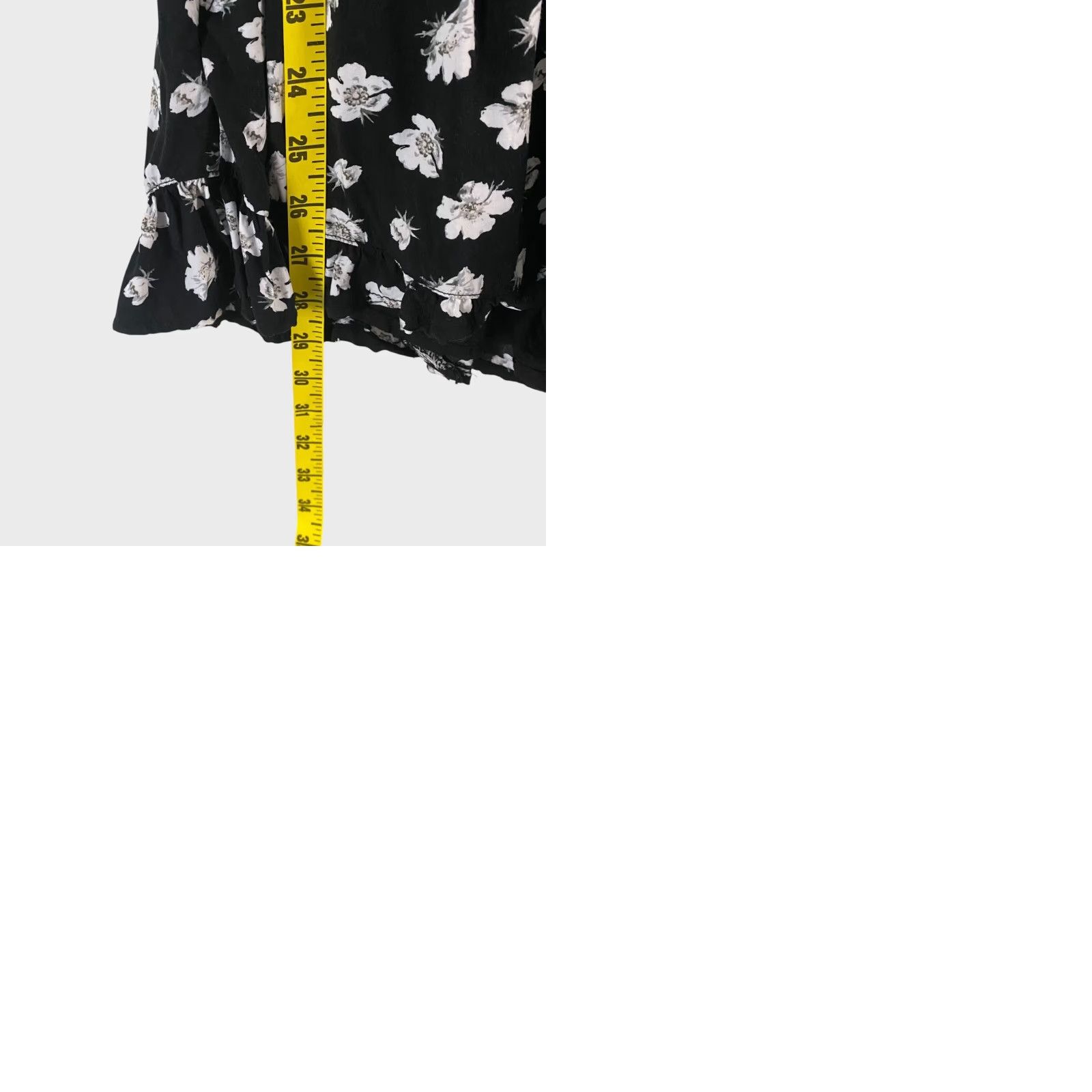 Abercrombie & Fitch VINTAGE Abercrombie & Fitch Romper Tie-Front Floral 3/4 Sleeve XS Womens Black White Beach Bohemian Casual Size 26" / US 2 / IT 38 - 9 Thumbnail