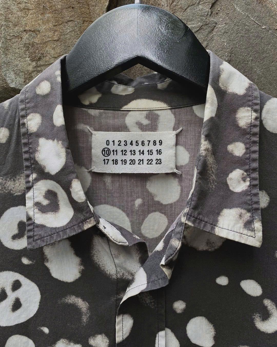 AW2010 MAISON MARTIN MARGIELA BUTTON SHIRT RUNWAY