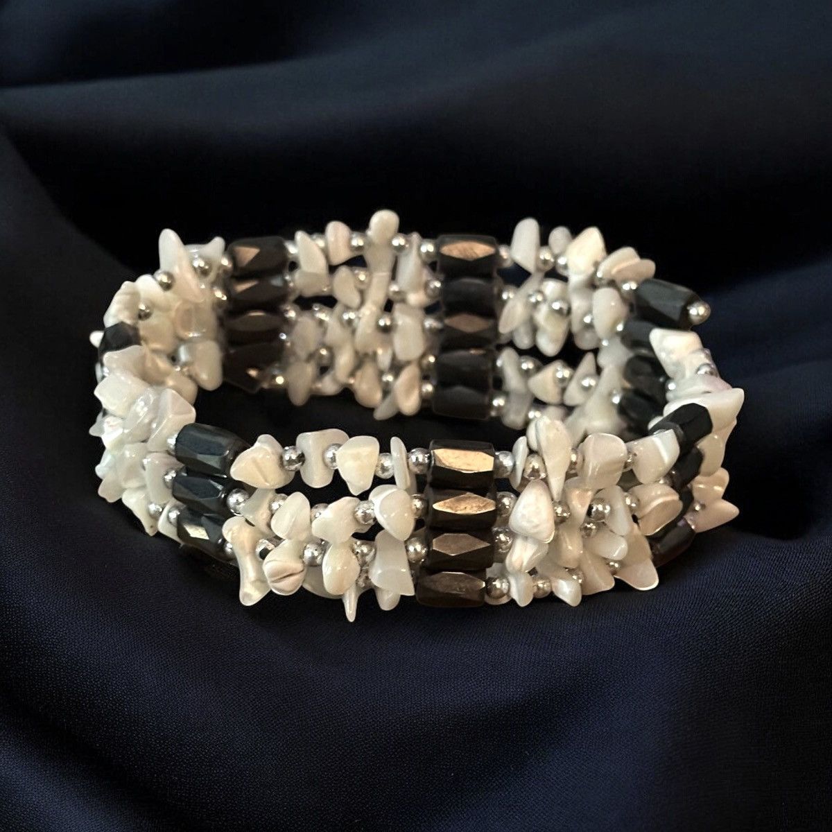 Other White shell chip and magnetic hematite wrap bracelet Size ONE SIZE - 1 Thumbnail