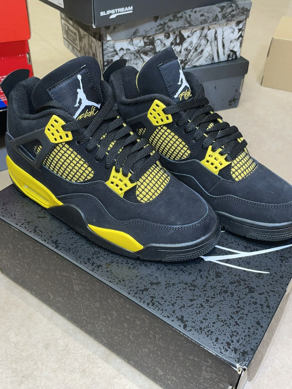 jordan 4 black yellow nike