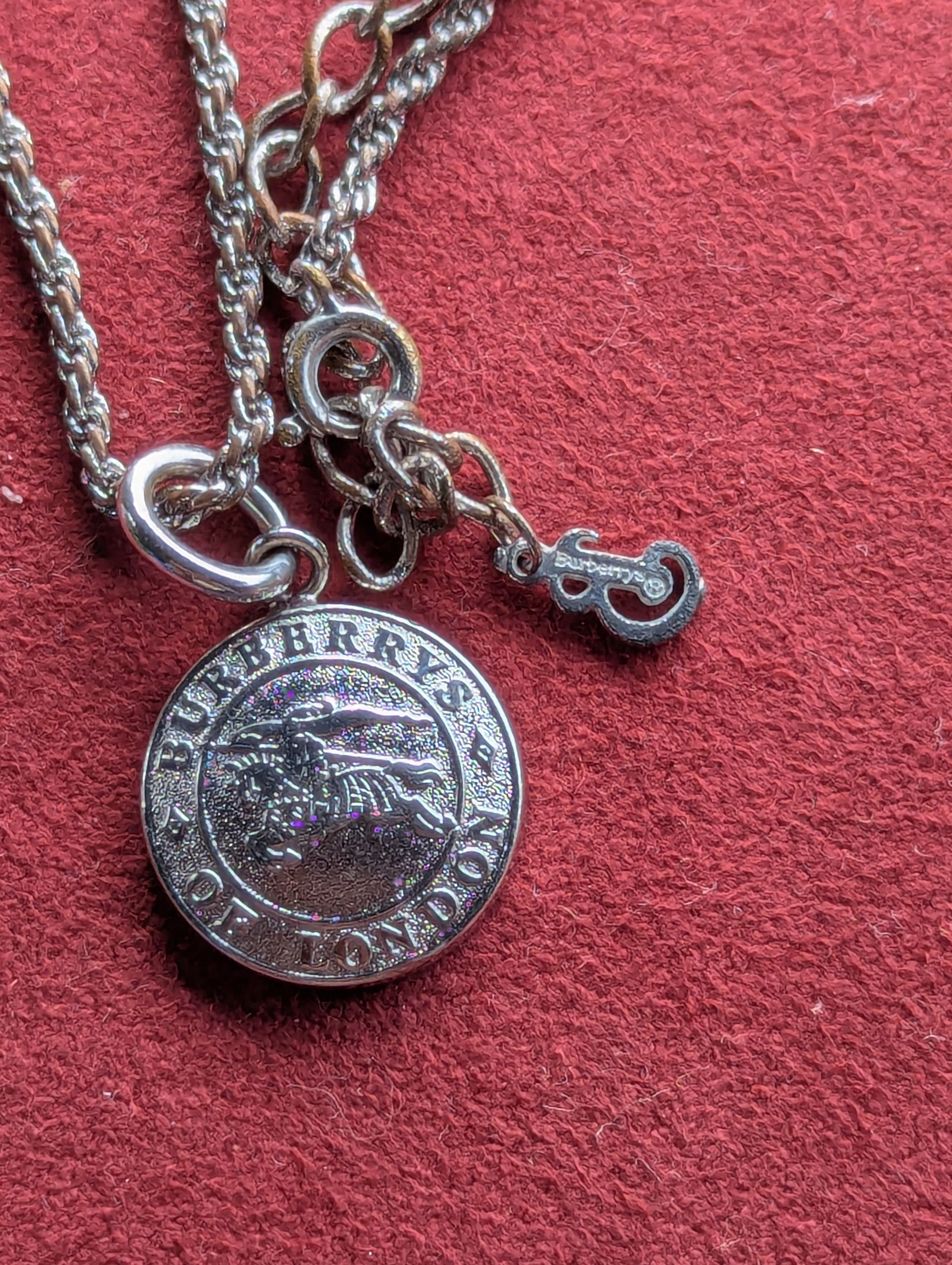 Burberry Rare Burberry Coin Necklace in Silver Size ONE SIZE - 6 Thumbnail