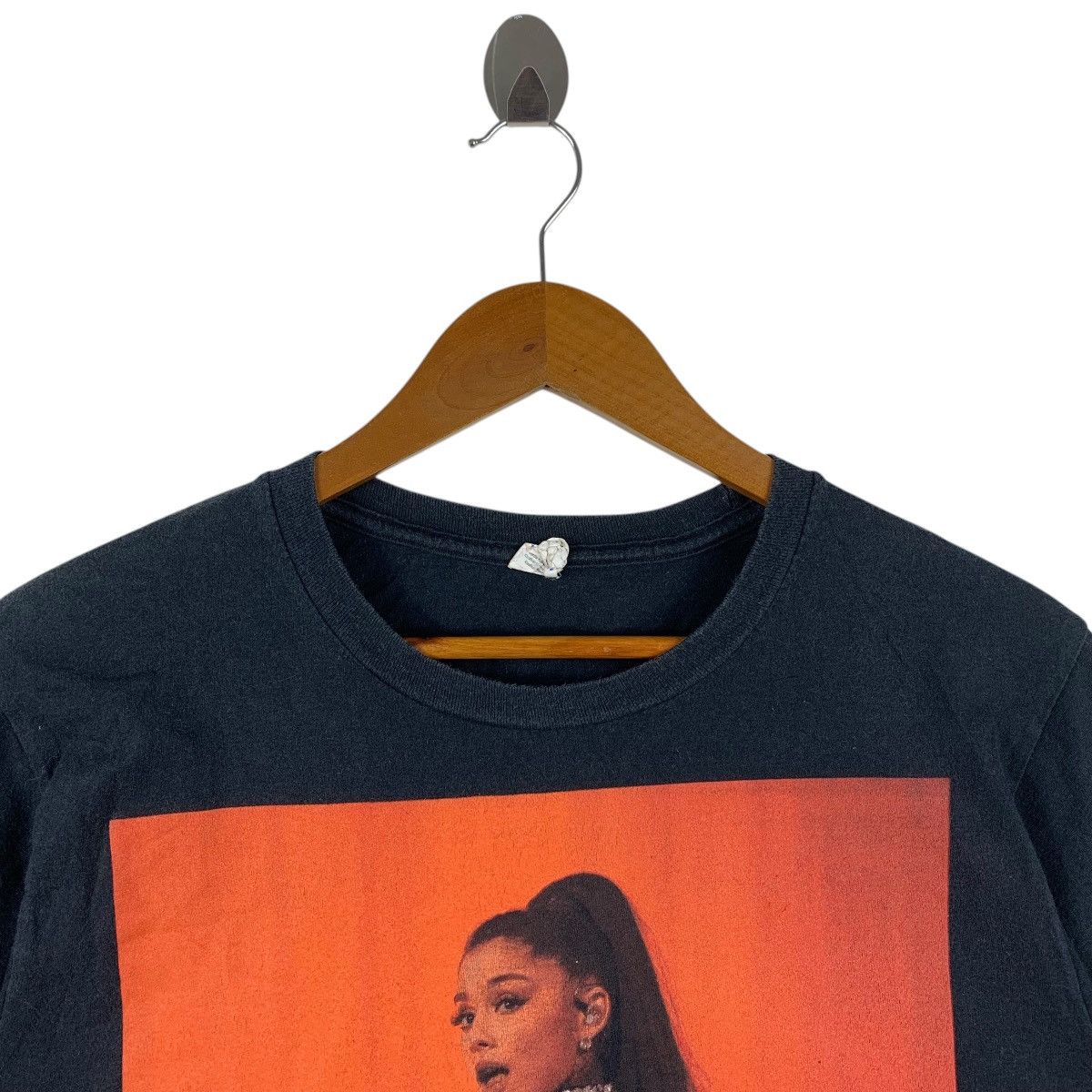 Gildan ARIANNA GRANDE Big printed tee Size US M / EU 48-50 / 2 - 2 Thumbnail
