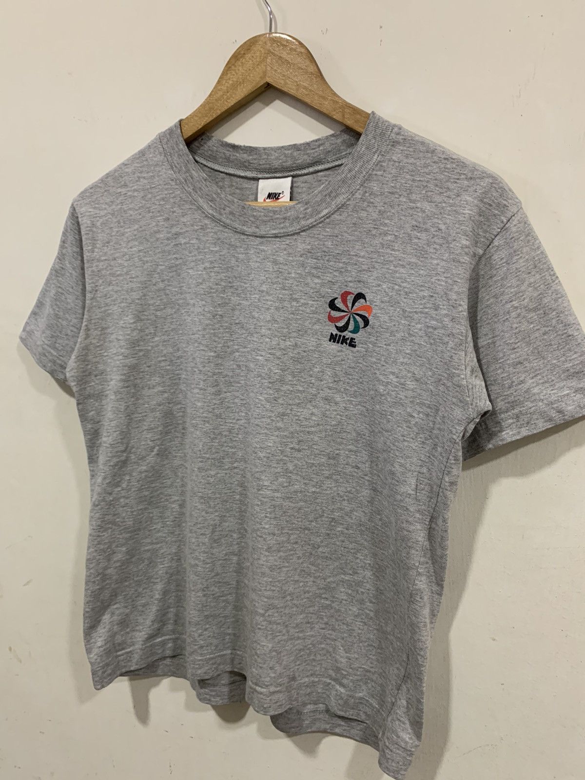 Nike Vintage Nike Pinwheel Small Tee Size US S / EU 44-46 / 1 - 5 Thumbnail