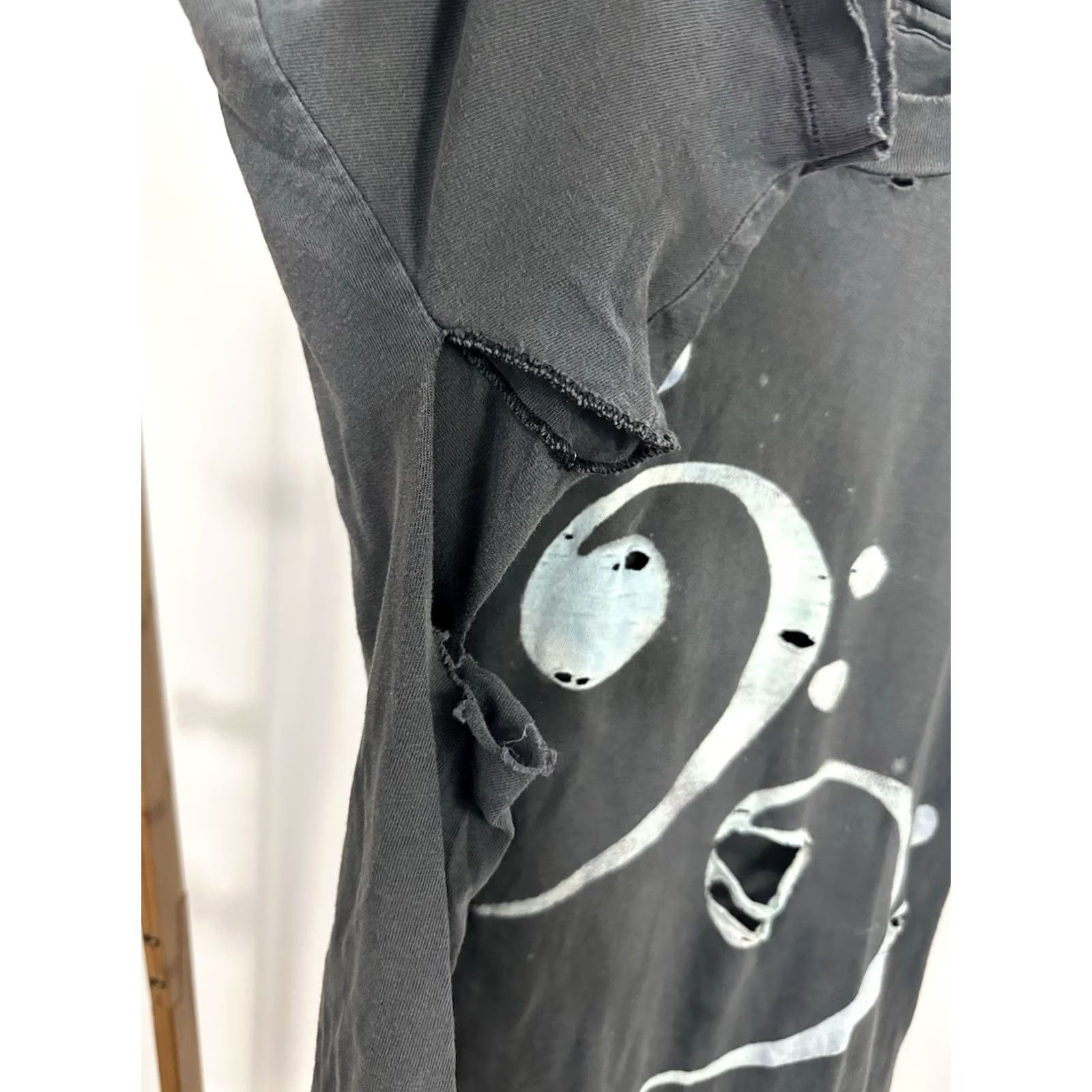 Hanes VTG 90s Bass Clef Symbol Music Note Art Faded Thrashed Distressed Worn T-Shirt L Mens Black Hanes Shirt Size US L / EU 52-54 / 3 - 7 Thumbnail