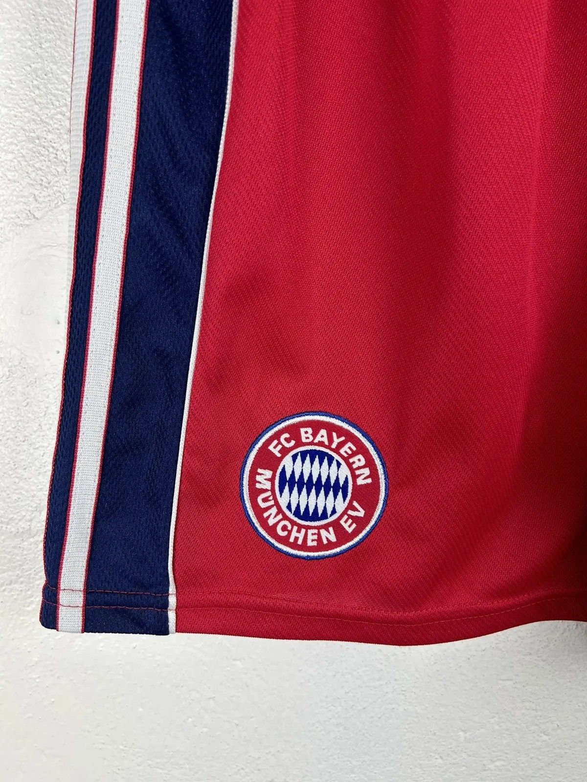 Adidas 00s Vintage Adidas FC Bayern Munchen 2000 Home Shorts Size US 36 / EU 52 - 2 Thumbnail