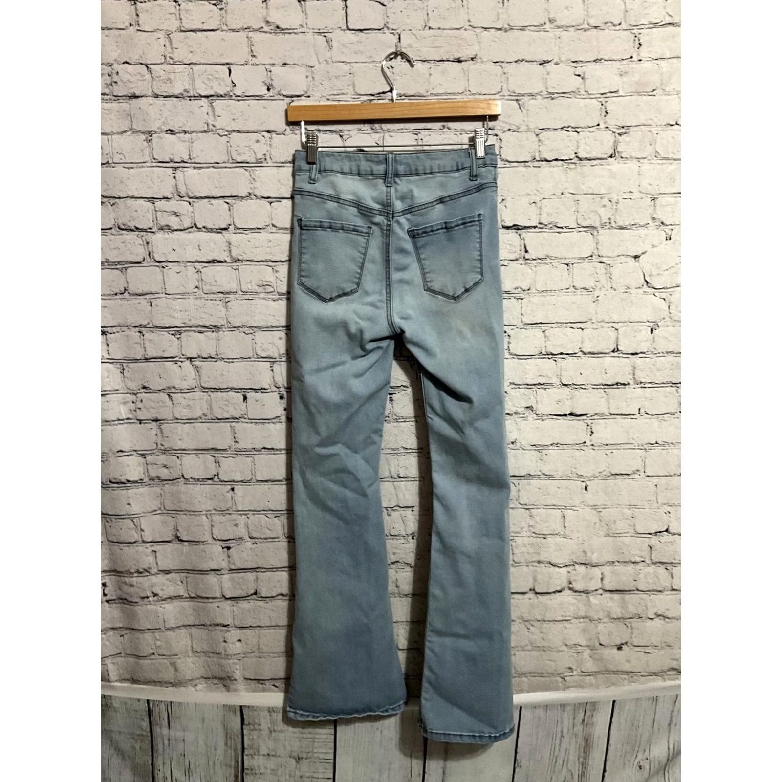 Forever 21 FOREVER 21 Light Wash Flare Jeans Women 27 Regular 27x30 Denim Button Pocket Blue Casual Distressed Vintage: No Size 27" / US 4 / IT 40 - 5 Thumbnail