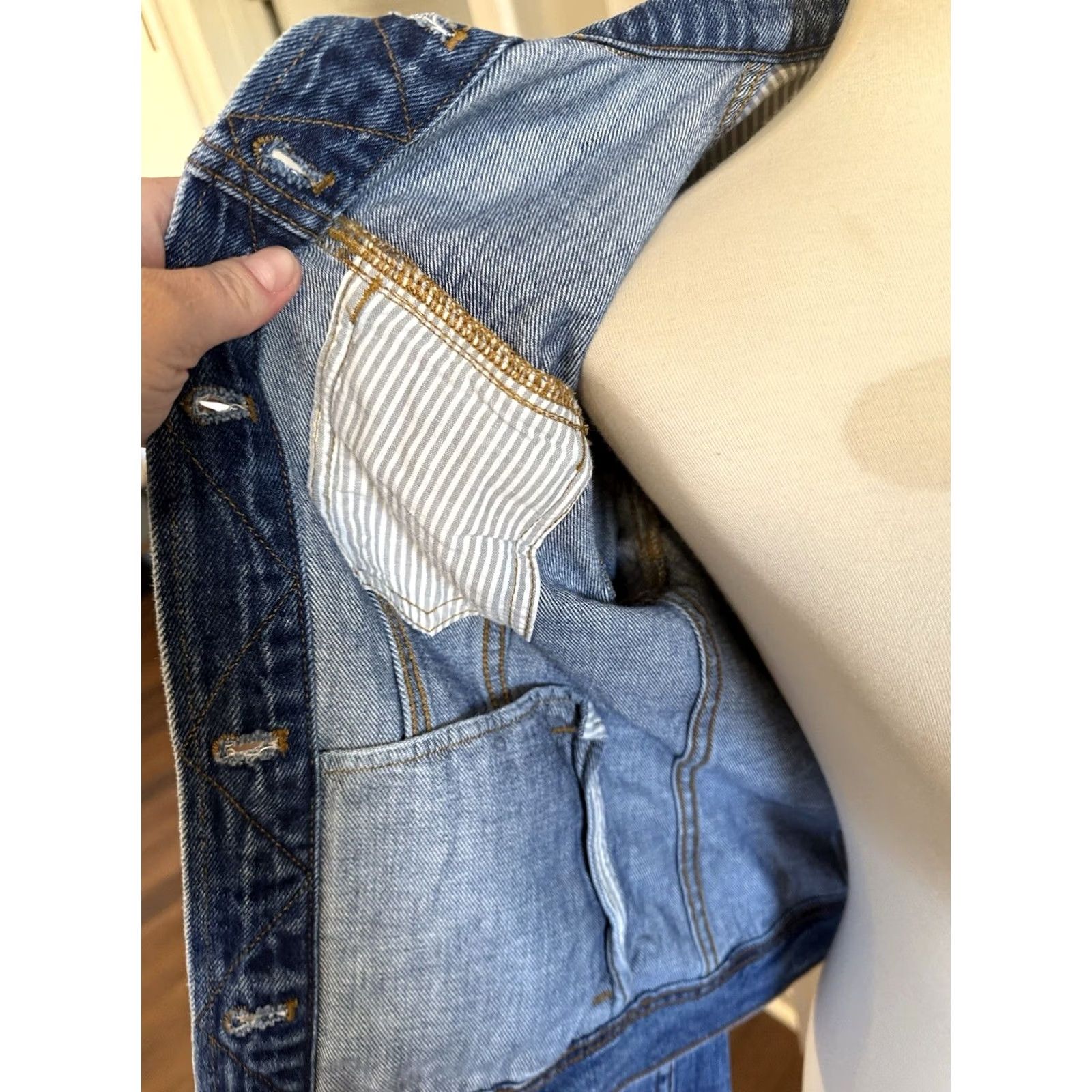 J.Crew VINTAGE J.CREW Distressed Jean Jacket XS Women Medium Wash NWOT Size 26" / US 2 / IT 38 - 7 Thumbnail