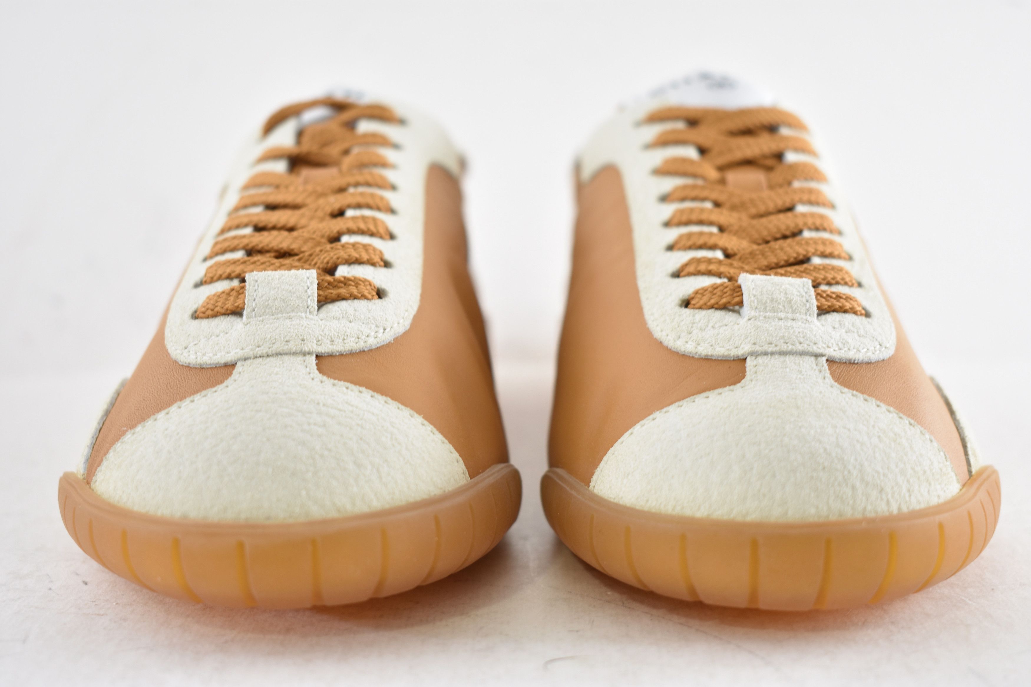 Chanel 26P White Leather Suede CC Logo Runner Trainer Sneaker 39.5 Size US 9.5 / IT 39.5 - 11 Thumbnail