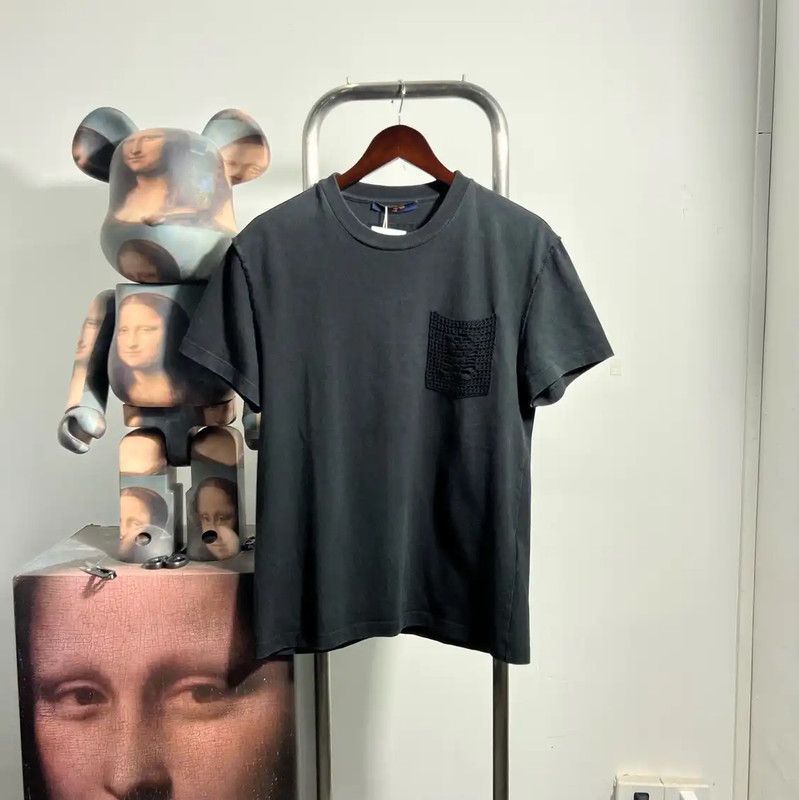 Louis Vuitton Louis Vuitton Black Cotton T-Shirt for Men 0089 Size US S / EU 44-46 / 1 - 1 Thumbnail