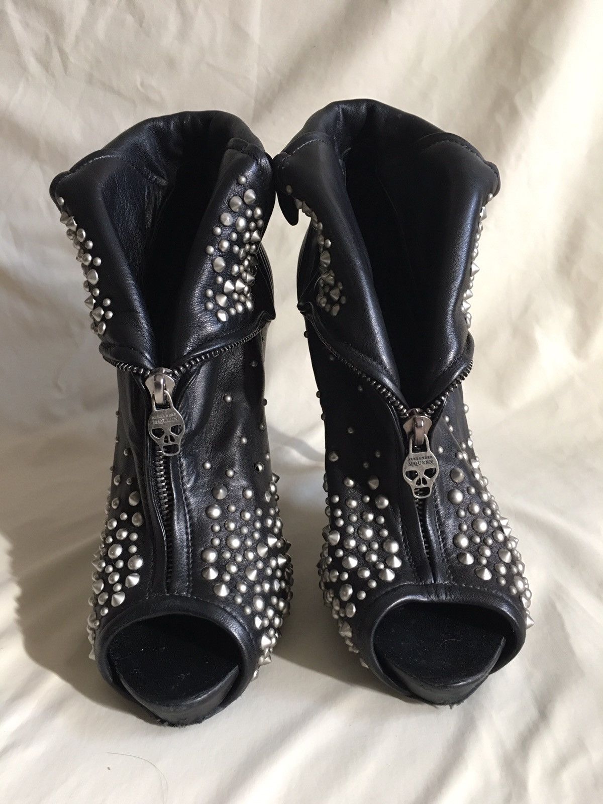 Alexander McQueen Alexander McQueen Leather Studded Faithful Skull Ankle Boots Size US 11 / IT 41 - 9 Thumbnail