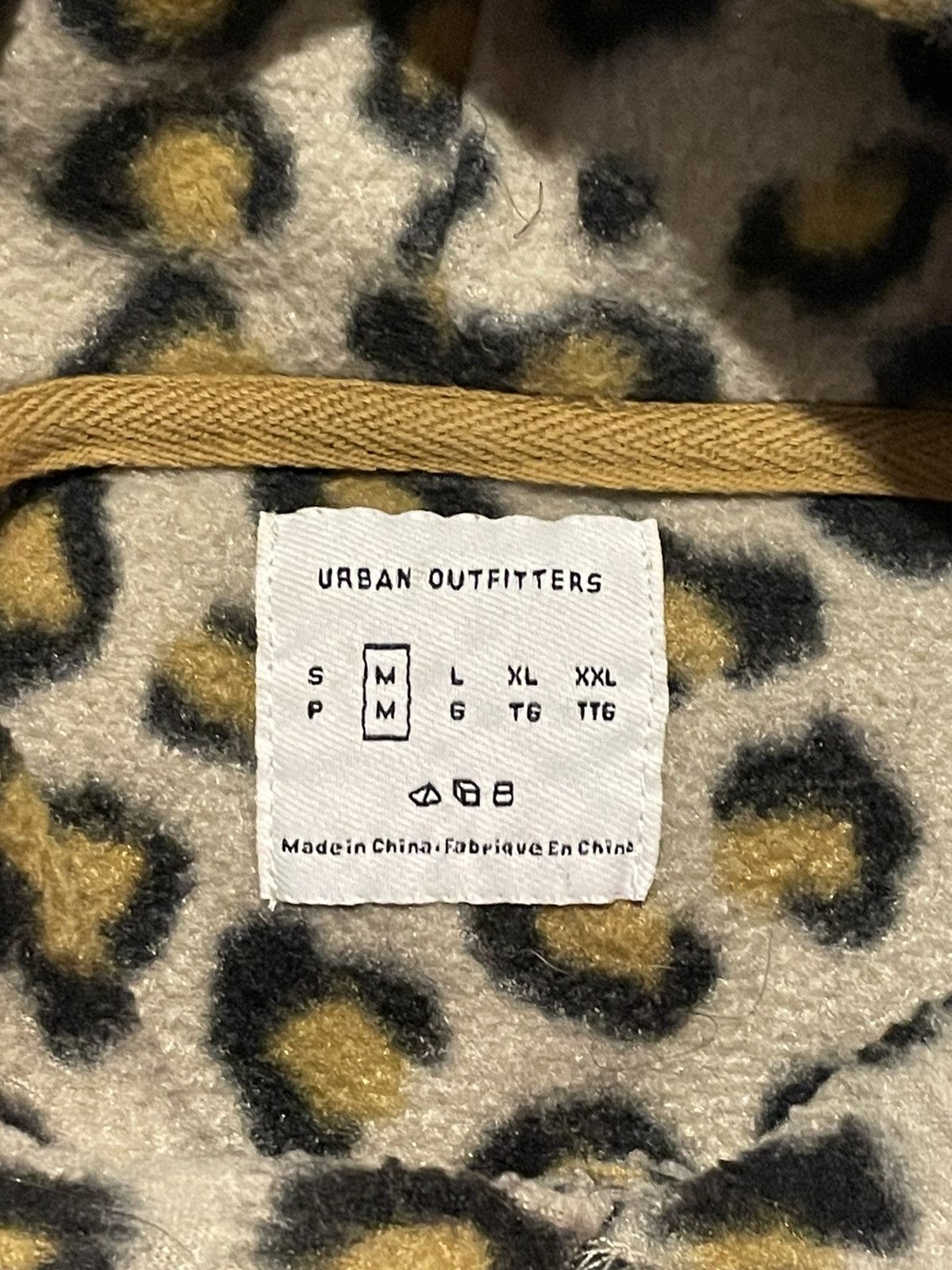 Urban Outfitters UO Cheetah Print Fleece Hoodie Size US M / EU 48-50 / 2 - 3 Thumbnail