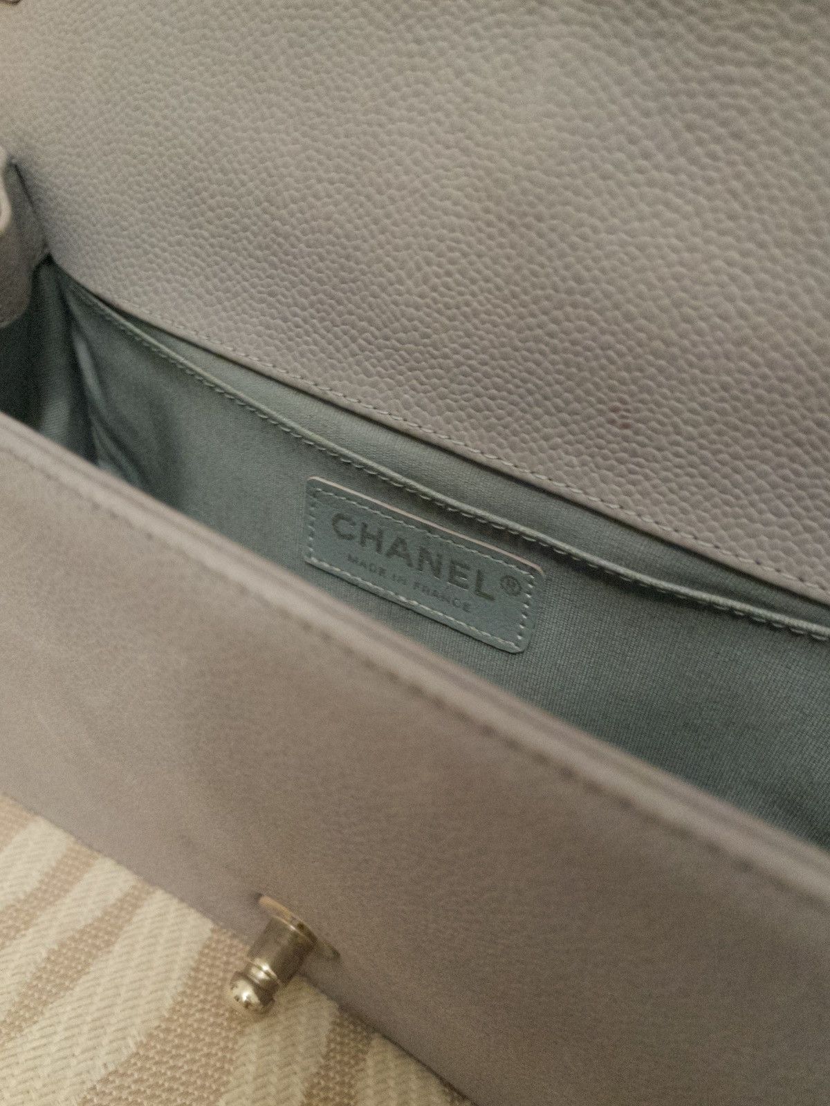 Chanel Medium Boy Chanel Shoulder Bag Size ONE SIZE - 5 Thumbnail