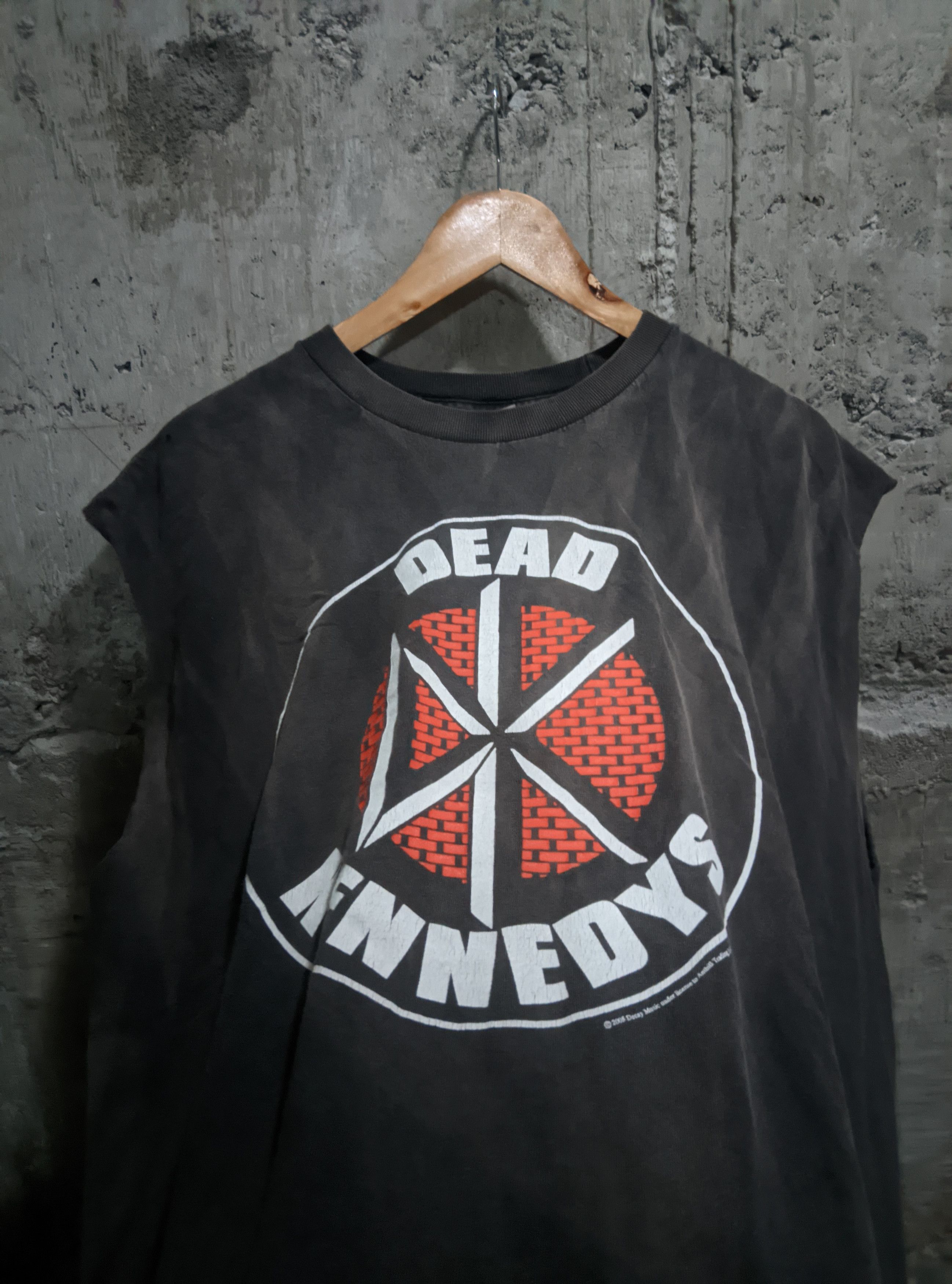 Band Tees Vintage thrashed dead kennedys sun fade punk distressed erd Size US XL / EU 56 / 4 - 2 Thumbnail
