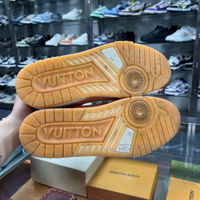 Louis Vuitton Louis Vuitton Trainer Low Top Sneakers for Men . Size US 9.5 / EU 42-43 - 4 Thumbnail