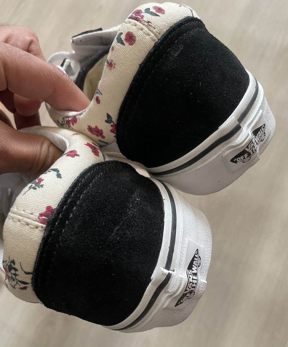 Vans Vans Old Skool "Ditsy Floral Asphaltgold" BlackCream 8M 9.5W Size US 9.5 / IT 39.5 - 8 Thumbnail