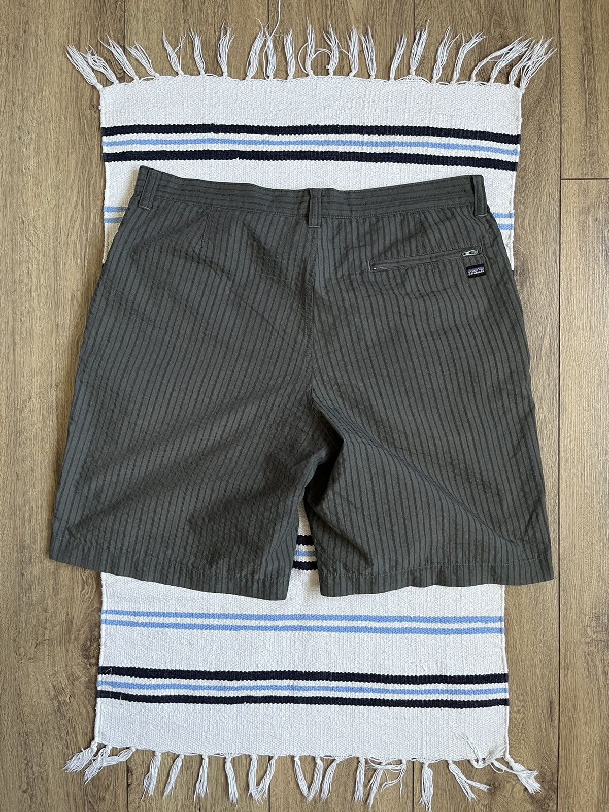 Patagonia Vintage Patagonia Organic Cotton Grey Unisex Shorts Size US 34 / EU 50 - 7 Thumbnail