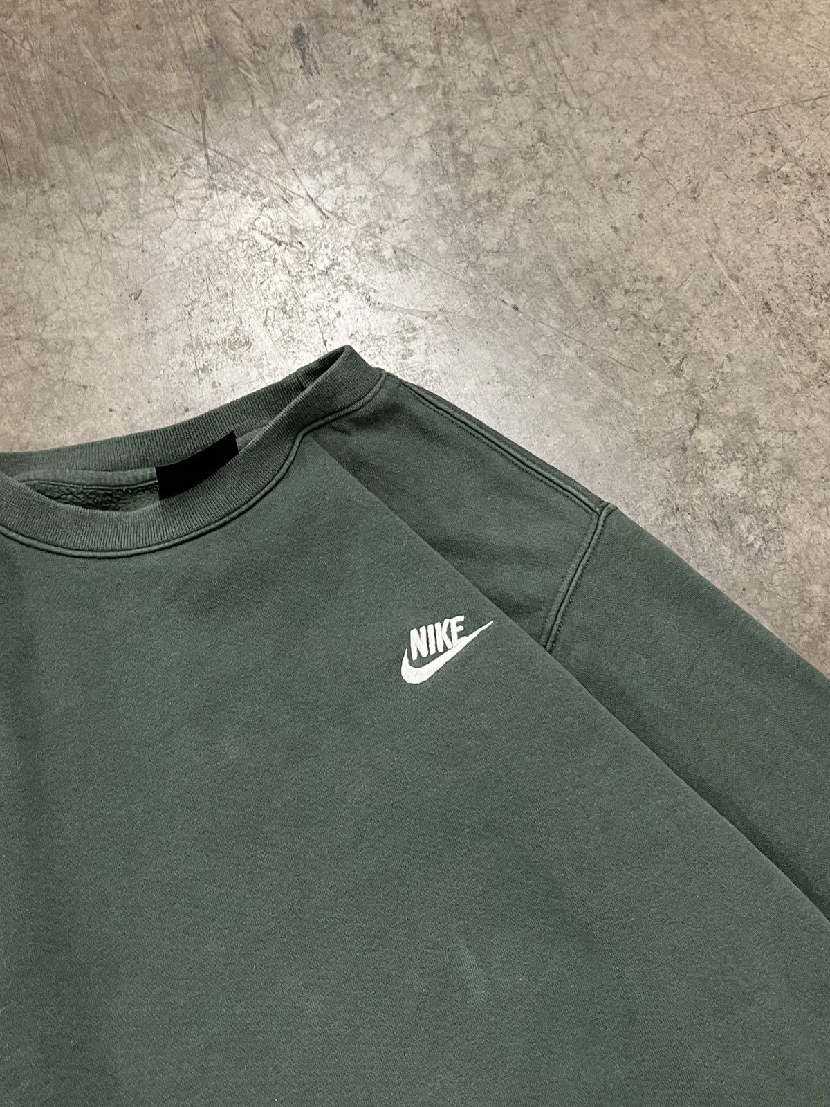 Nike × Vintage Nike earth tone green essential swoosh crewneck boxy hype Size US L / EU 52-54 / 3 - 4 Thumbnail
