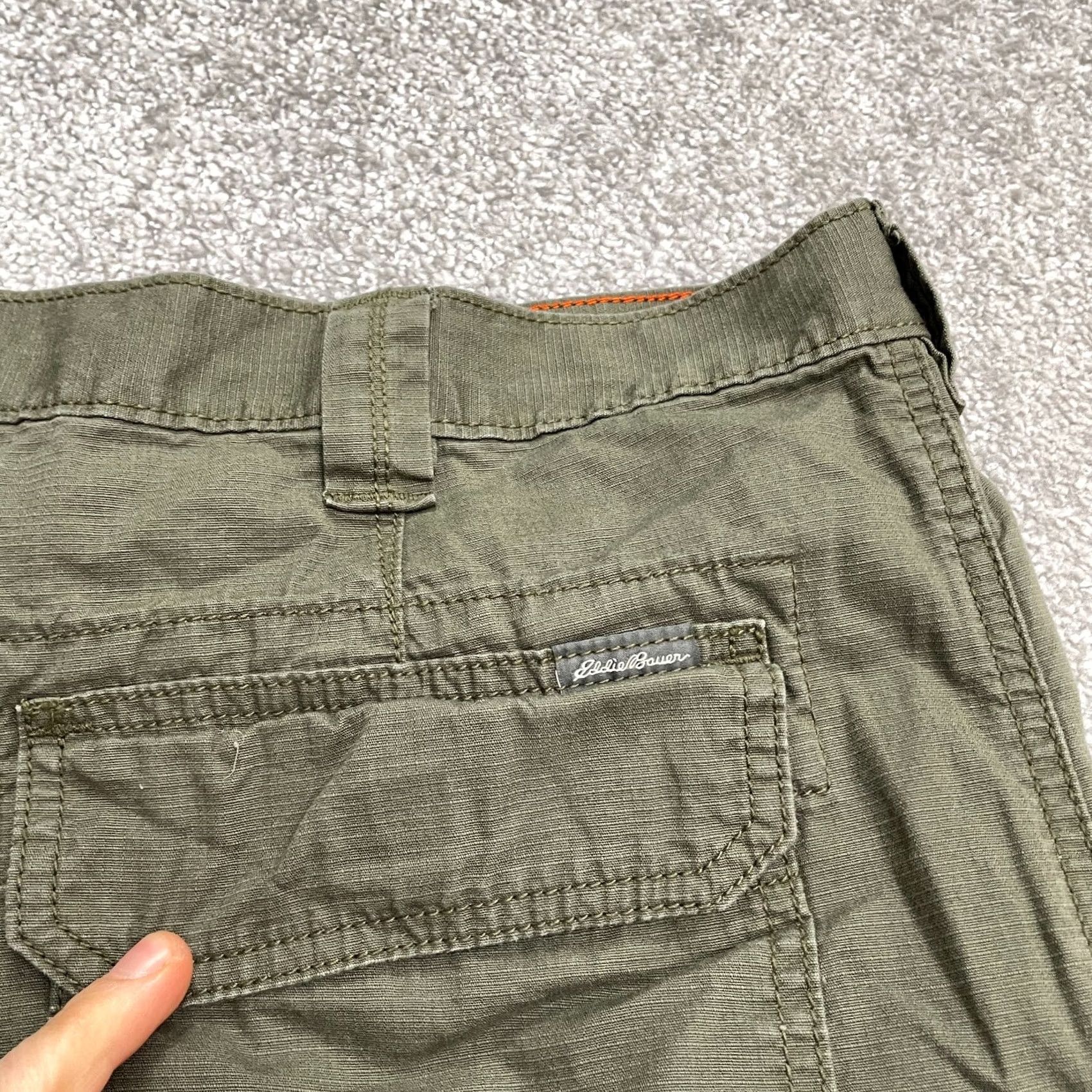 Eddie Bauer Eddie Bauer Cargo Shorts Mens 40 Army Green 100% Cotton Pockets Outdoor Casual Cargo Shorts Mens 40 Green Casual Outdoors Men Size US 40 / EU 56 - 4 Thumbnail