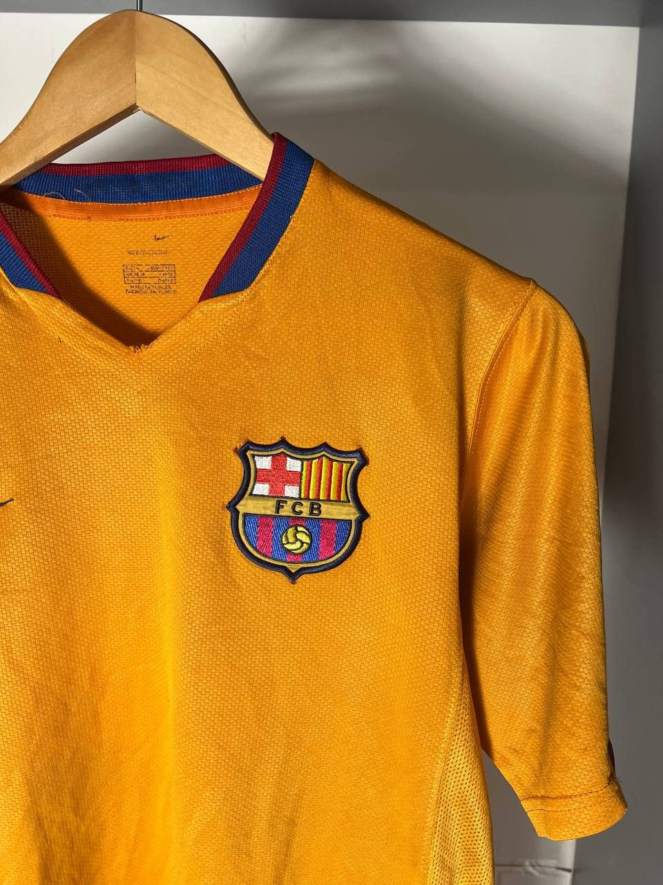 Nike VINTAGE NIKE FC BARCELONA SPAIN SOCCER JERSEY RETRO Y2K 90s Size US M / EU 48-50 / 2 - 6 Thumbnail