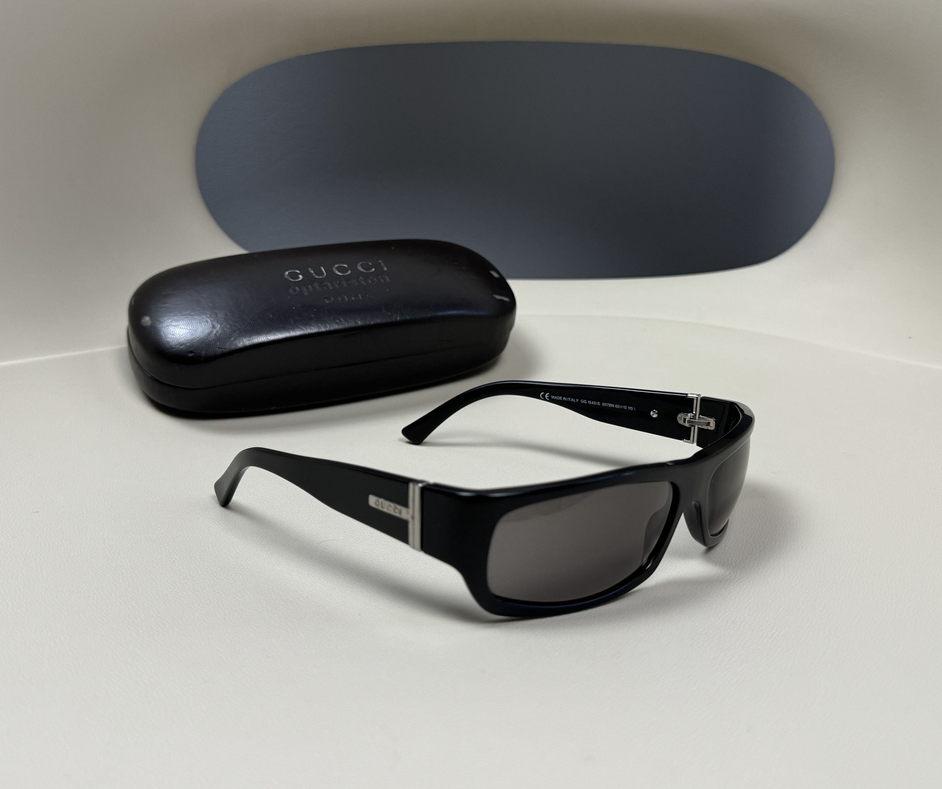 Gucci GUCCI GG 2451/S Black Sunglasses Vintage 00s | Grailed