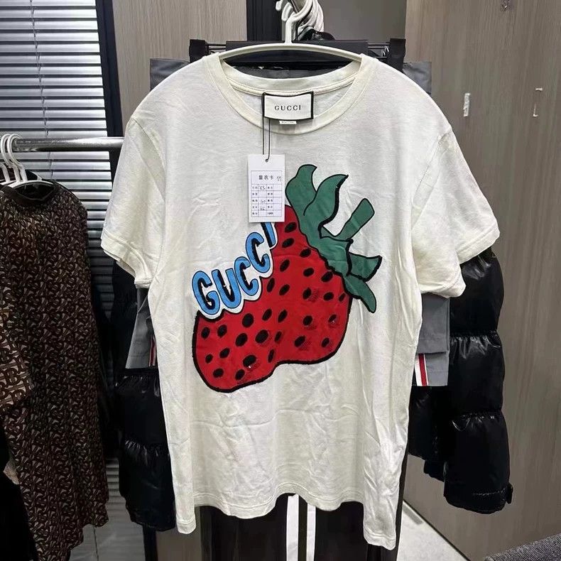 GUCCI ストロベリー Tシャツ 専用】GUCCI ストロベリーTシャツ オフホワイト サイズXS