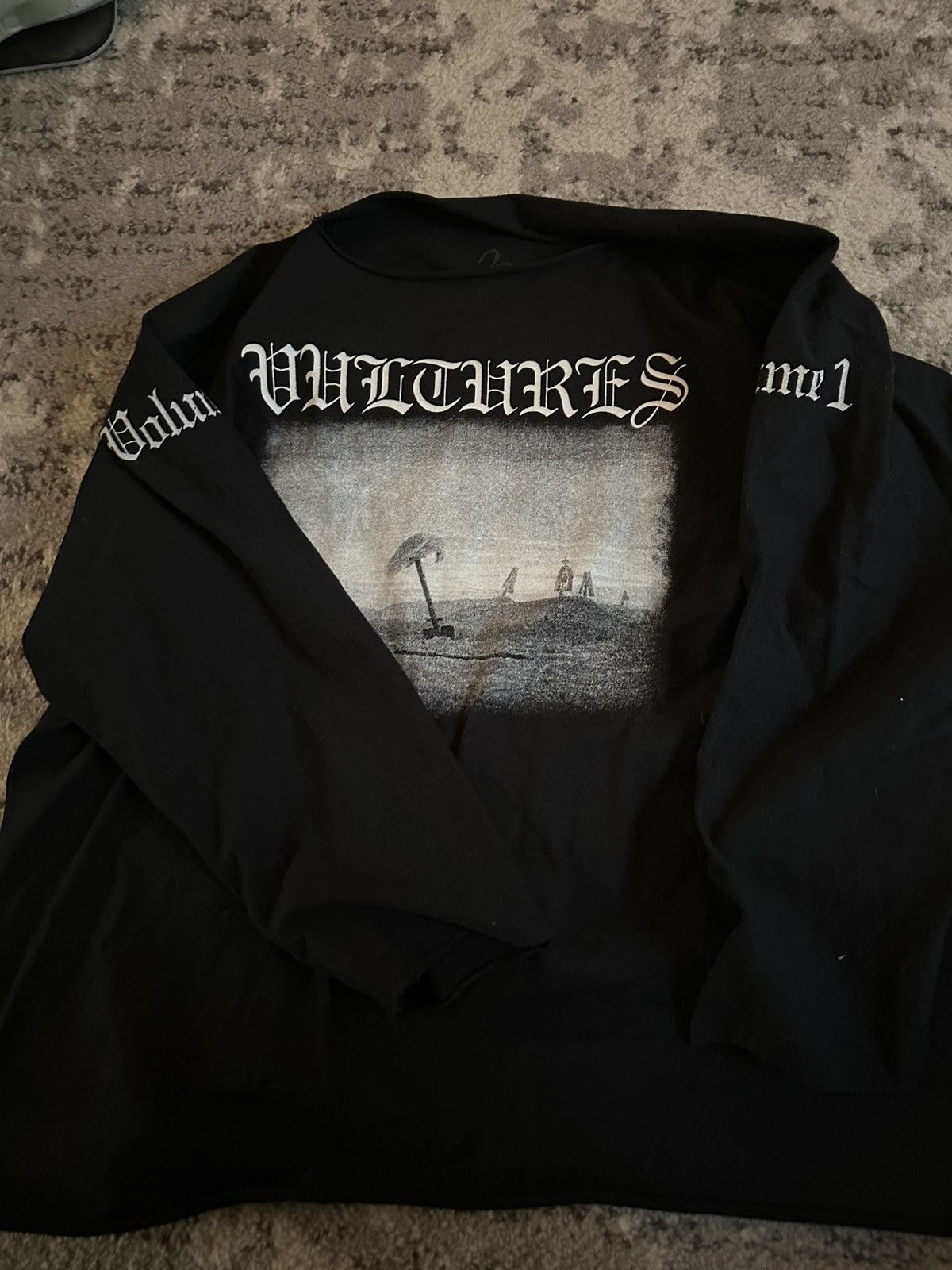 Yeezy Vultures Volume 1 Long-sleeve Graphic T Size US L / EU 52-54 / 3 - 2 Thumbnail