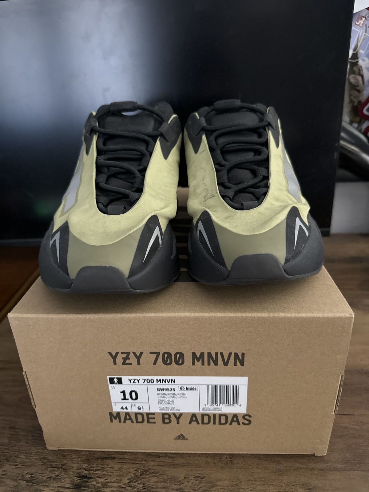Adidas × Yeezy Yeezy 700 MNVM Resin Size 10 Size US 10 / EU 43 - 6 Thumbnail