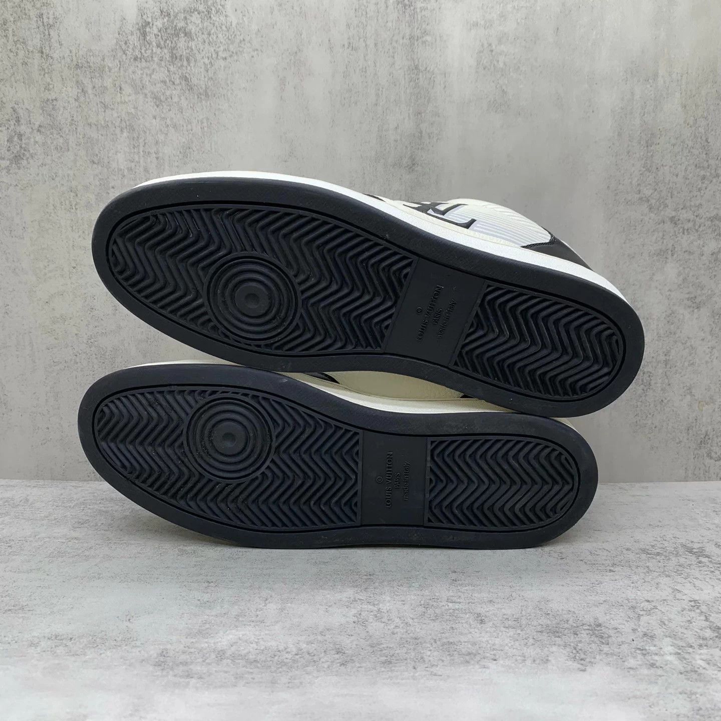 Louis Vuitton LV Rivoli Black Low Top Sneakers 41 95 New Size US 8 / EU 41 - 7 Thumbnail