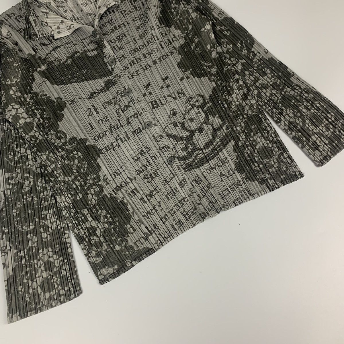 Pleats Please Issey Miyake Rare Issey Miyake Pleats Please “English Menu” Pleated Shirt Size US M / EU 48-50 / 2 - 4 Thumbnail