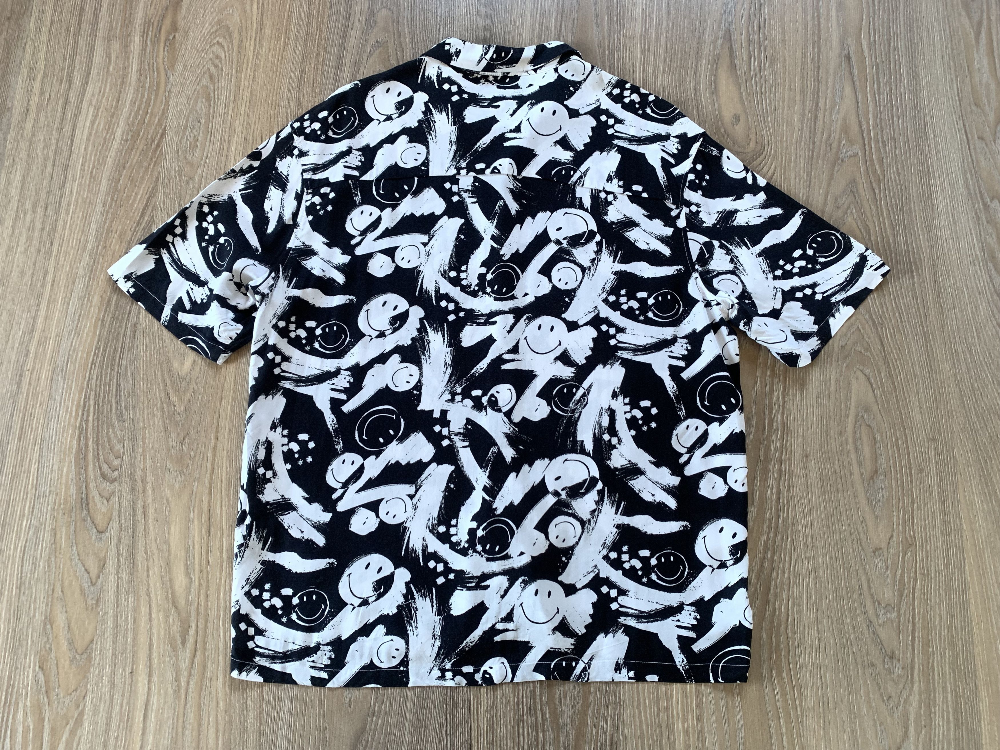H&M H&M Smiley Relaxed Fit Hawaiian Short Sleeve Shirt Size US M / EU 48-50 / 2 - 3 Thumbnail