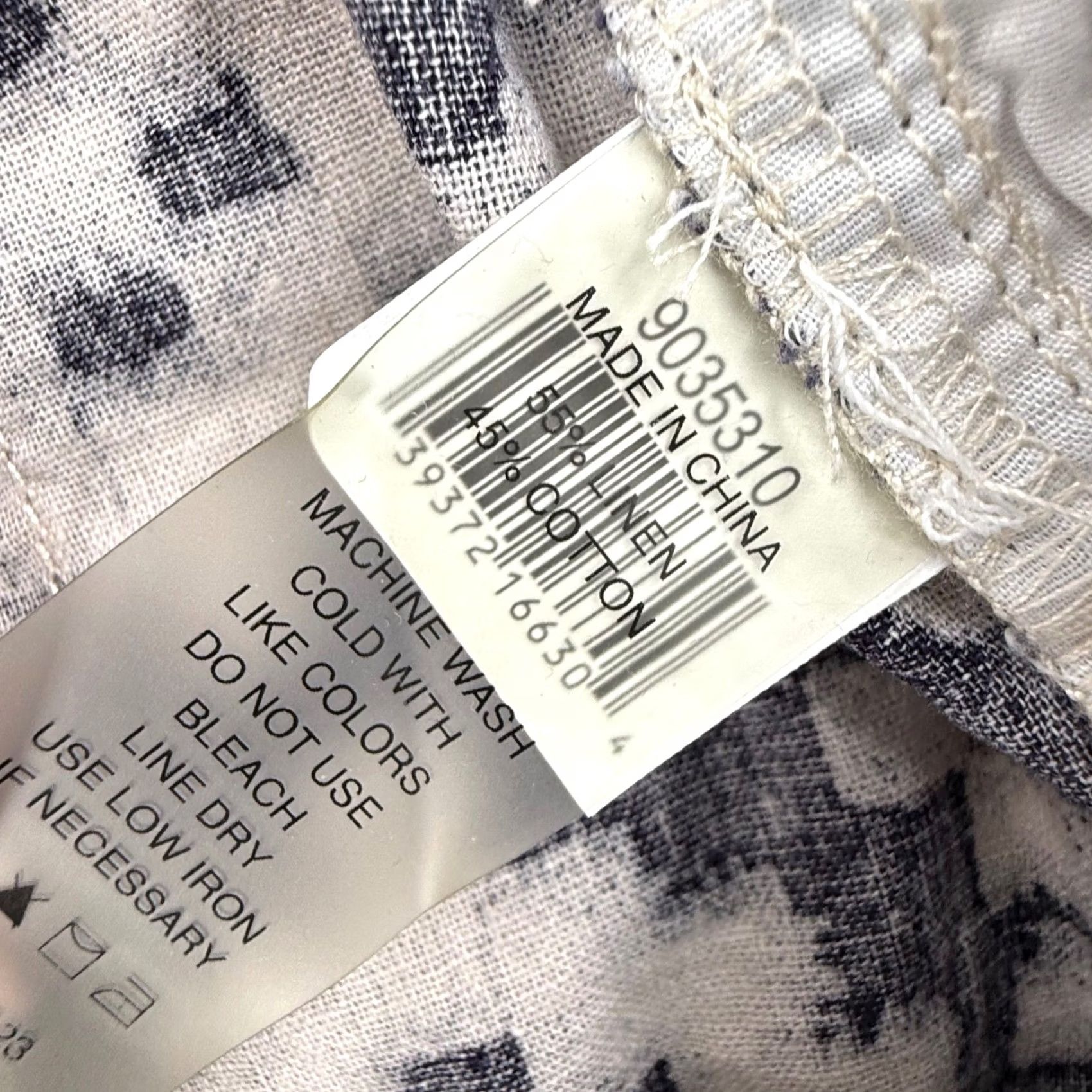 Vince Camuto Keywords: Uses the most relevant ("Two by Vince Camuto," "Navy White Ikat Linen Blend," "Summer Shorts") Size 24" / US 00 / IT 34 - 7 Thumbnail