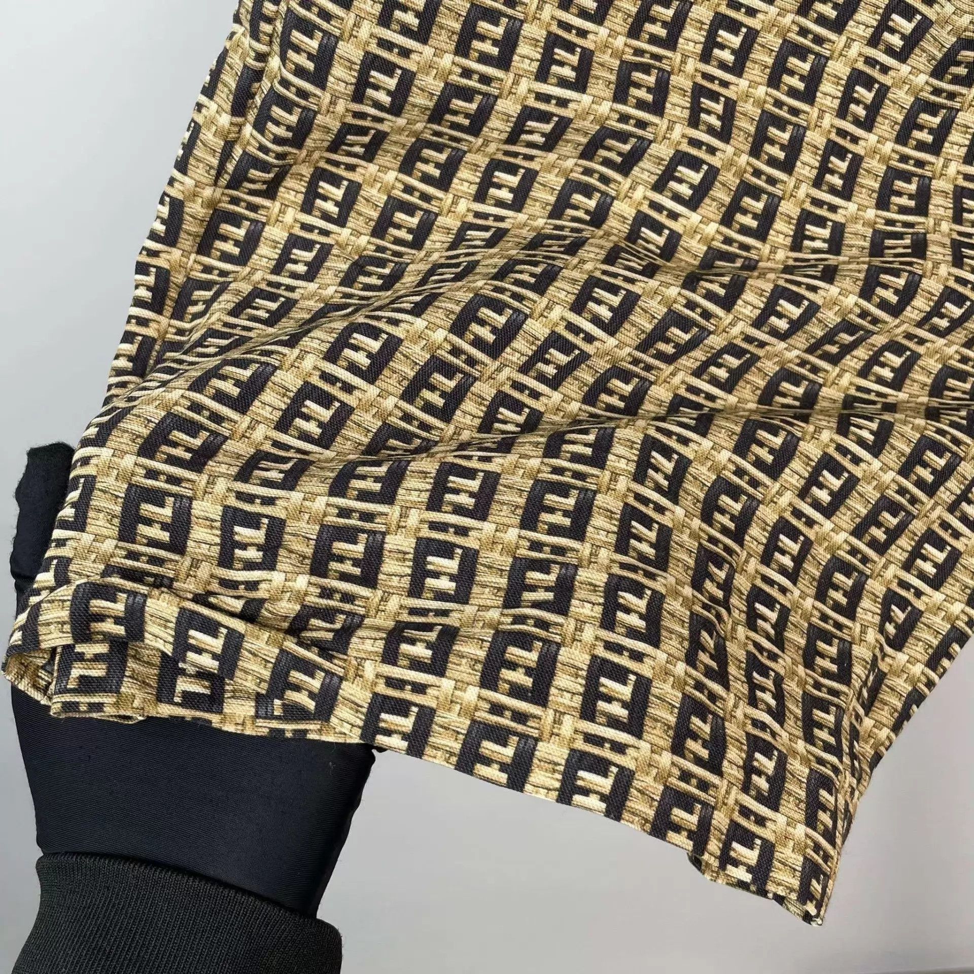 Fendi Fendi all-over print logo yellow shorts 48 Size US 32 / EU 48 - 9 Thumbnail