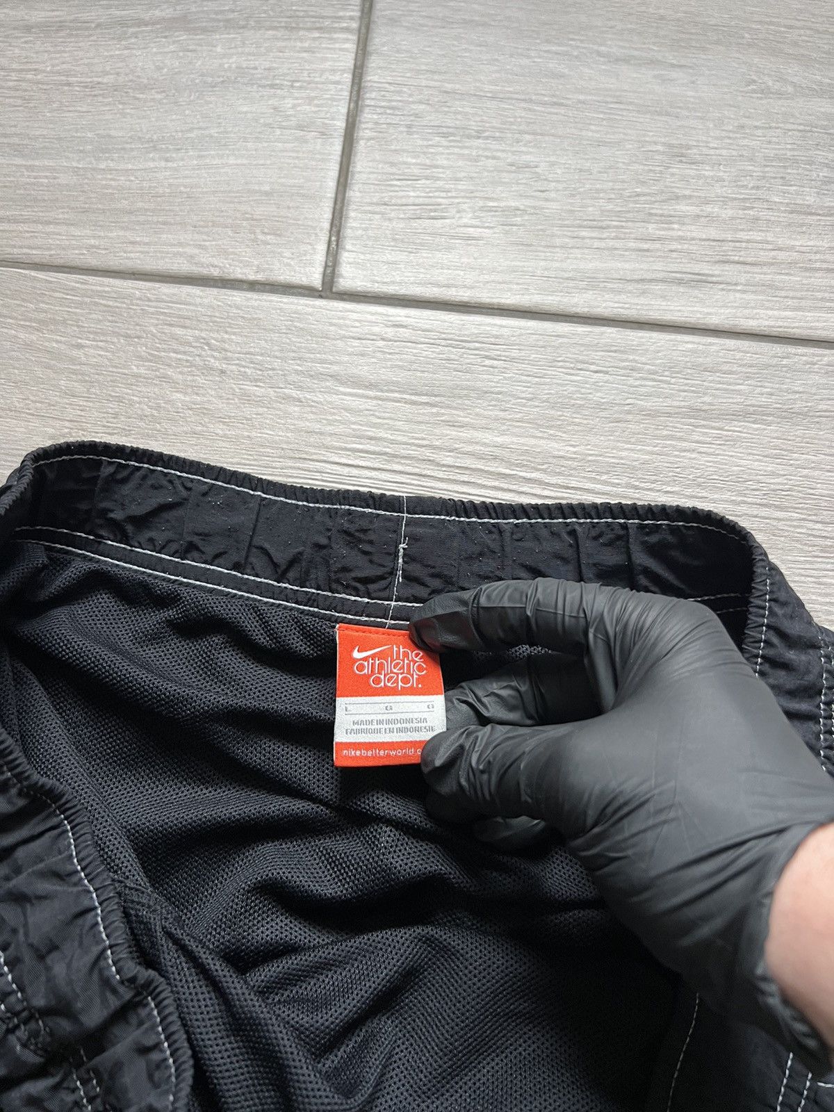 Nike Nike Vintage Shorts Mini Logo Size US 34 / EU 50 - 5 Thumbnail