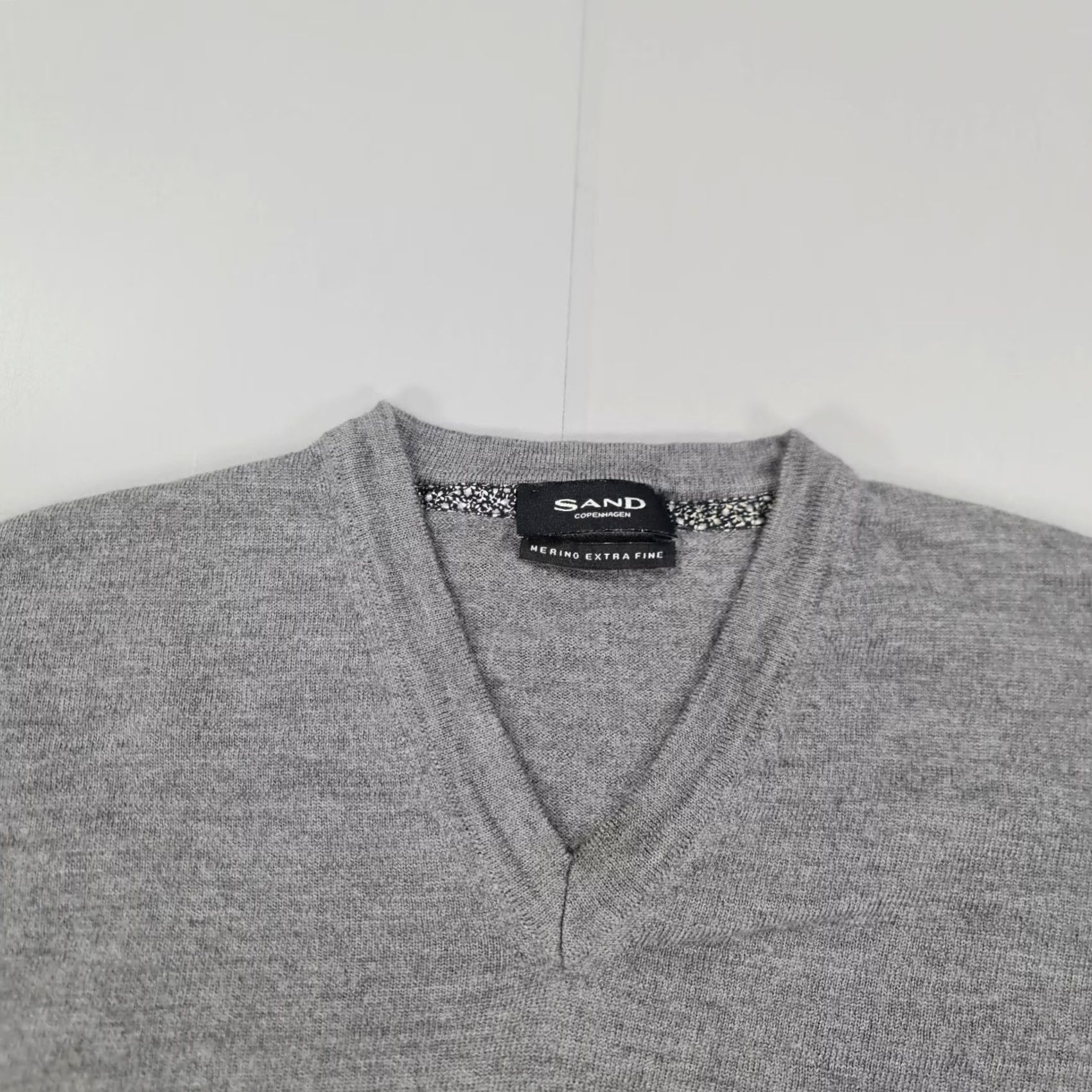 Vintage SAND Copenhagen Jumper Grey Small Merino Wool Extra Fine Knit V-Neck Long Sleeve Mens Pullover Knitwear Regular Fit Classic 90s? Size US S / EU 44-46 / 1 - 2 Thumbnail